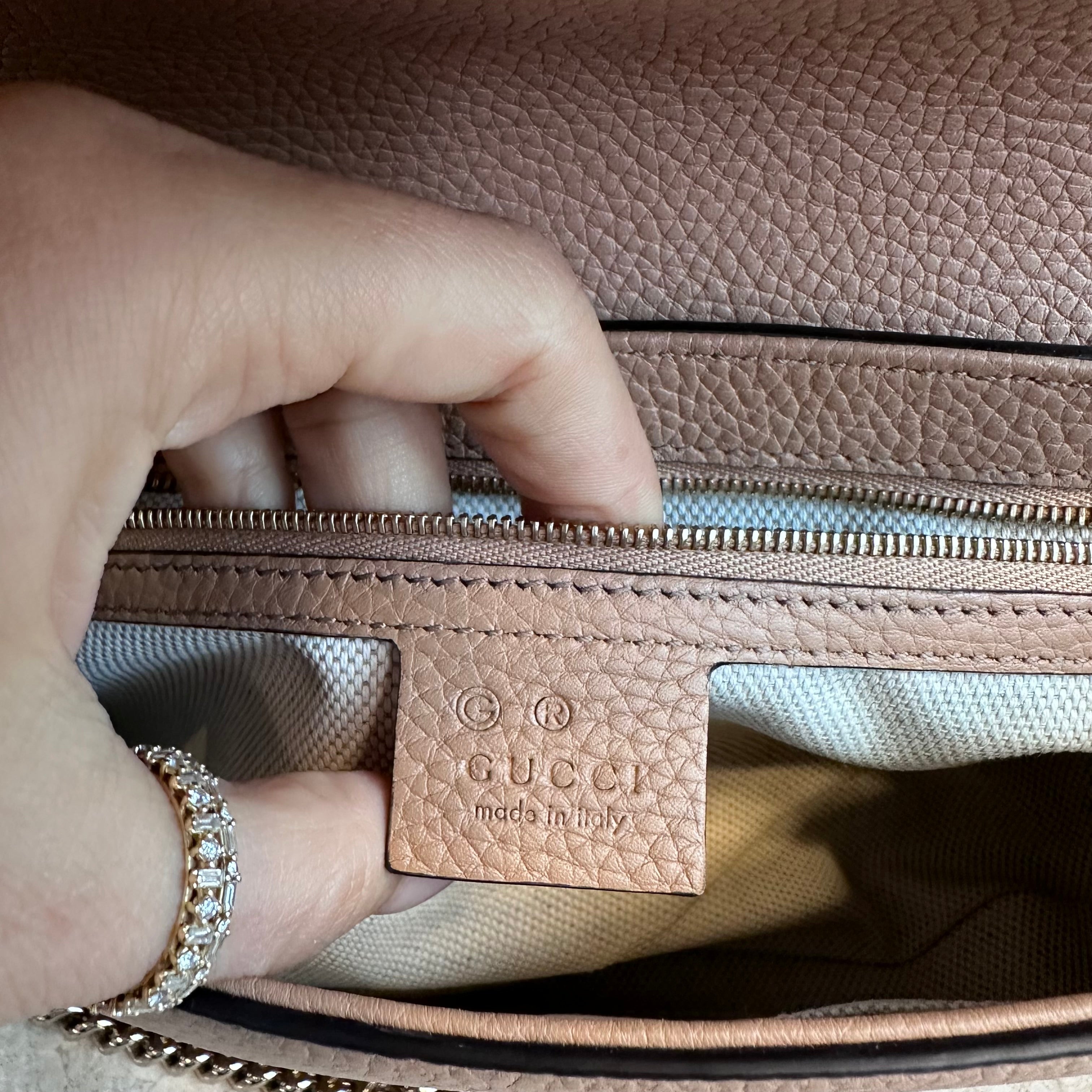 Pre-Owned GUCCI Camelia Calfskin Medium Soho Flap Bag