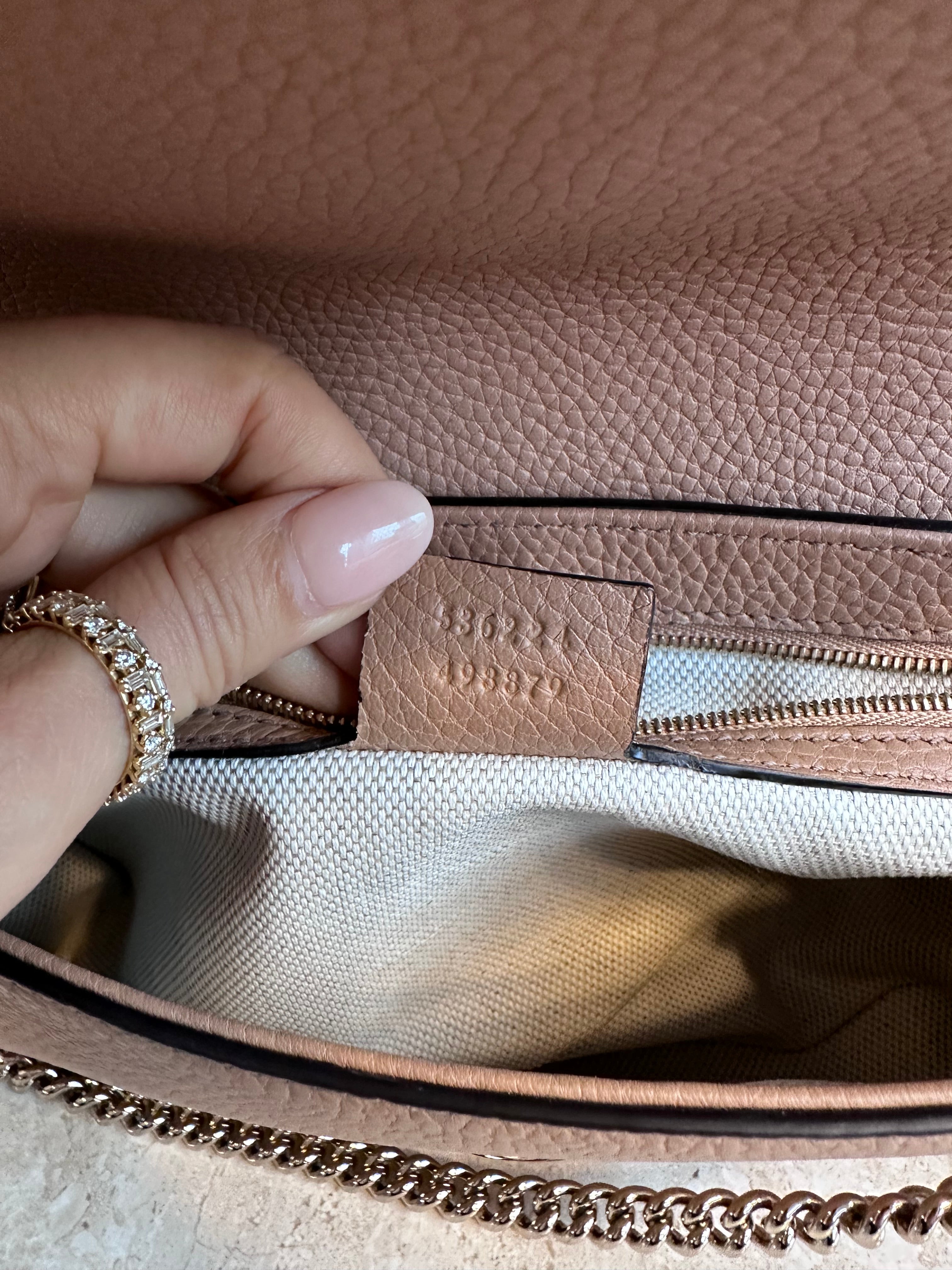 Pre-Owned GUCCI Camelia Calfskin Medium Soho Flap Bag