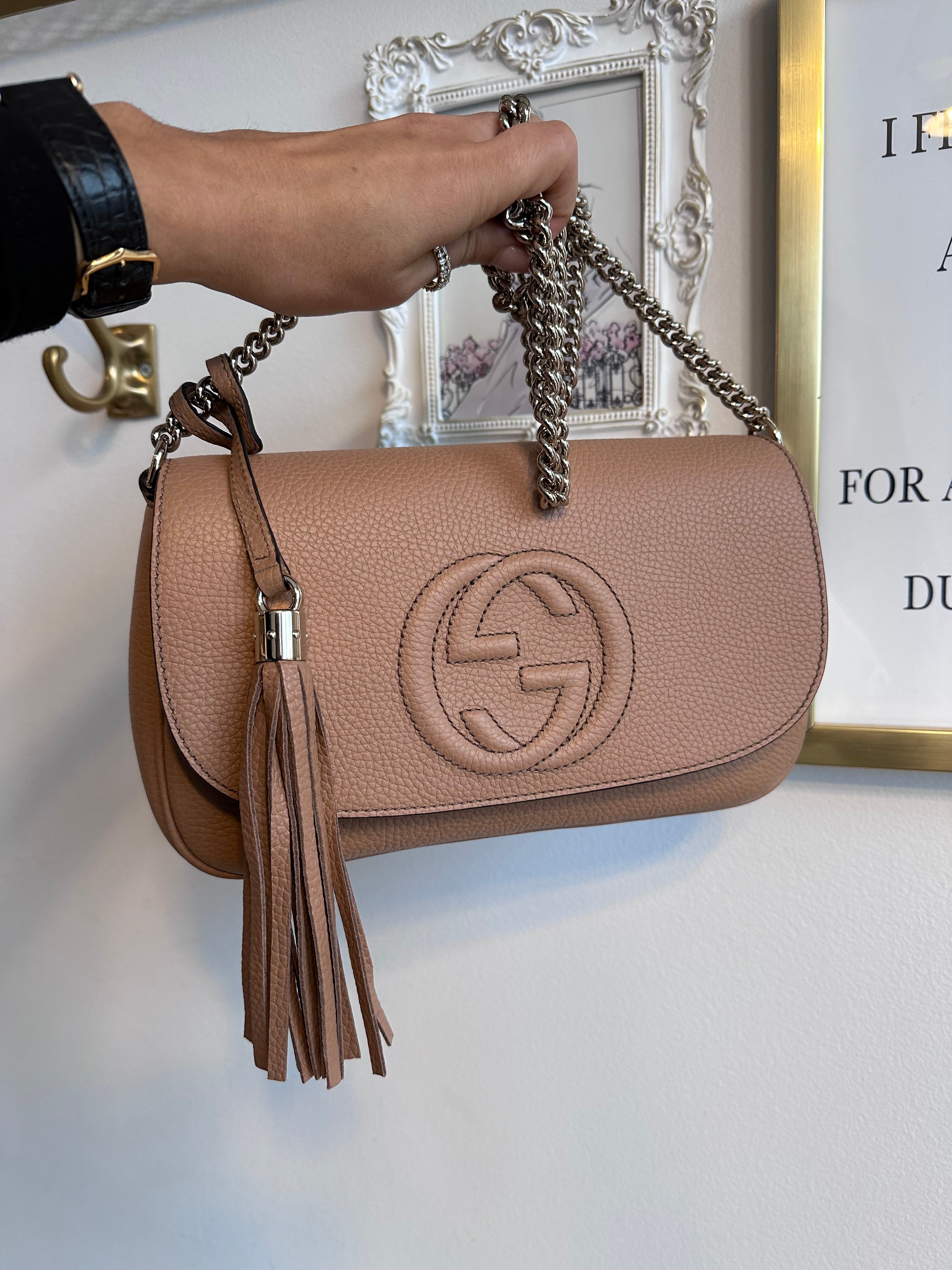 Pre-Owned GUCCI Camelia Calfskin Medium Soho Flap Bag