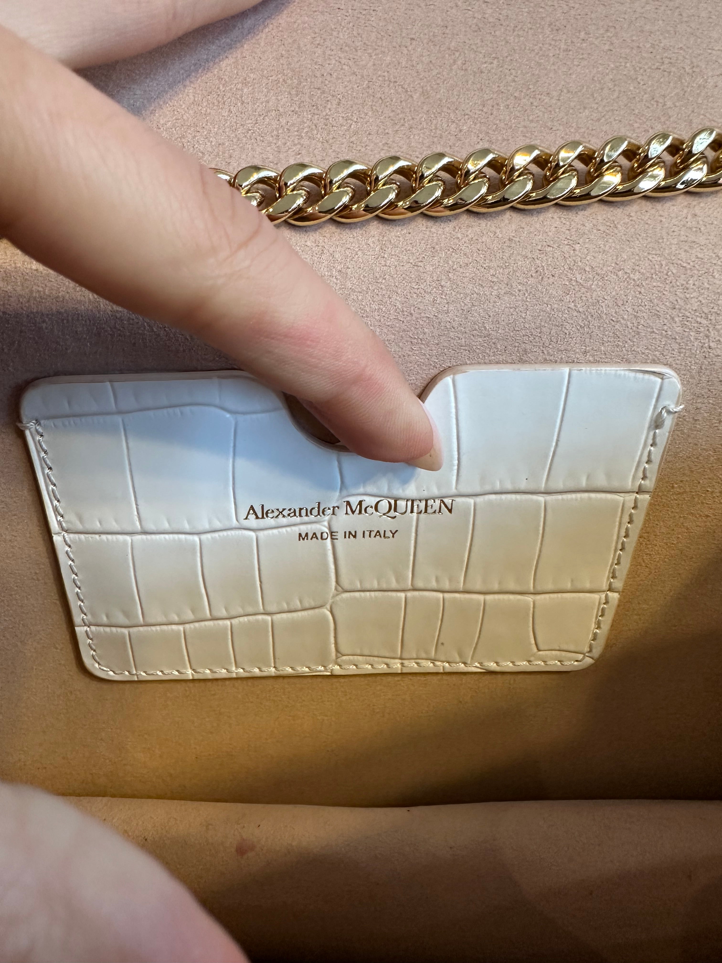 Pre-Owned ALEXANDER MCQUEEN Deep Ivory Croc Embossed Skull Bag