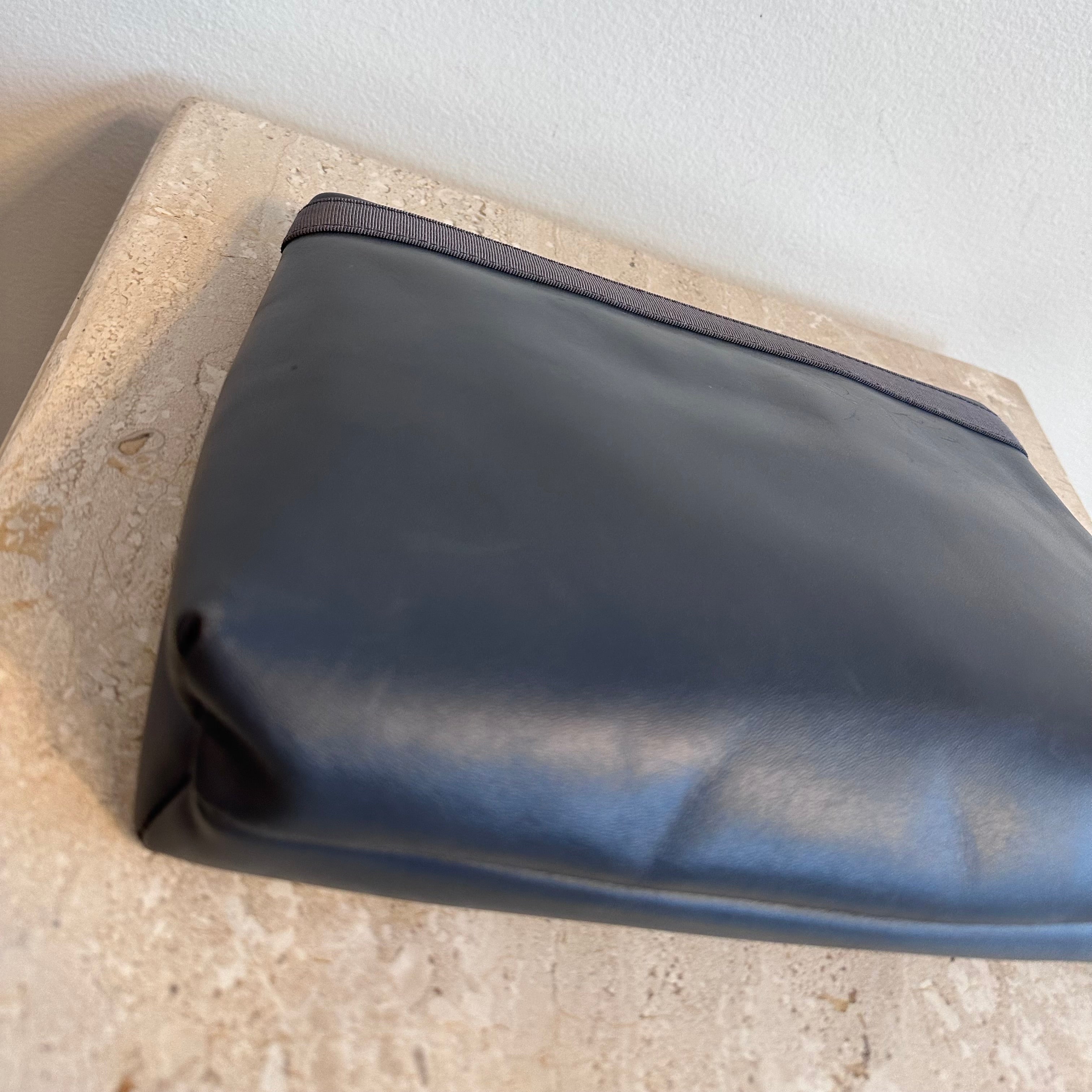 Pre-Owned SALVATORE FERRAGAMO Vintage Blue Leather Clutch
