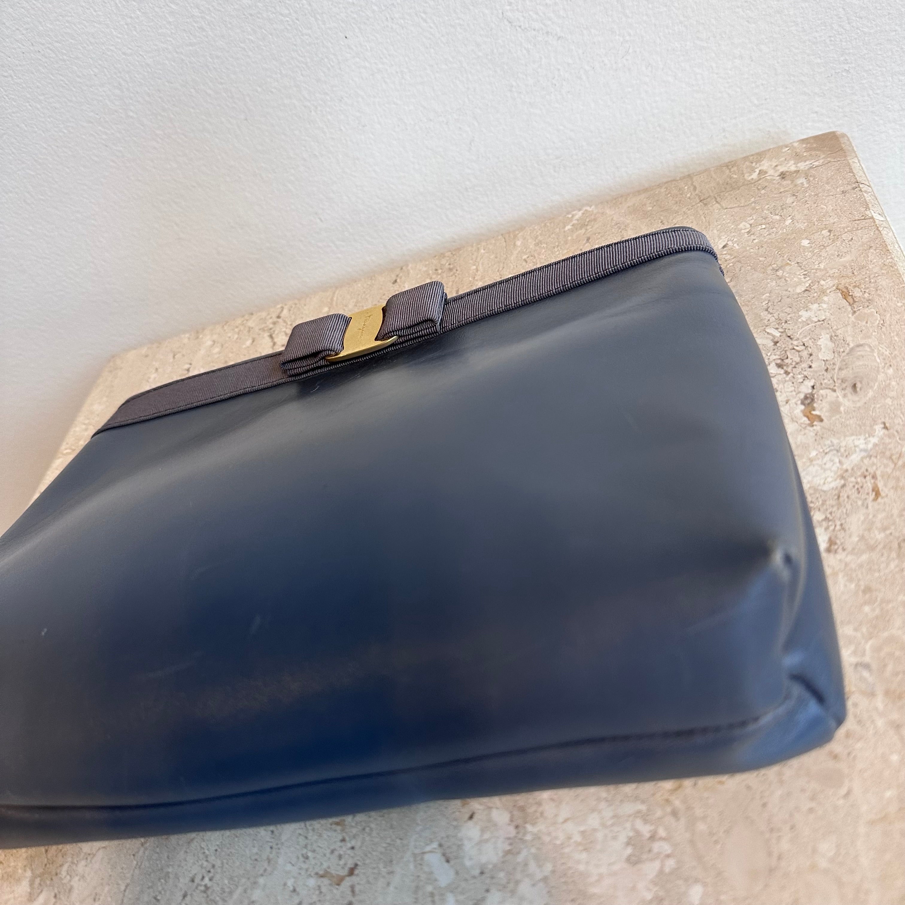 Pre-Owned SALVATORE FERRAGAMO Vintage Blue Leather Clutch