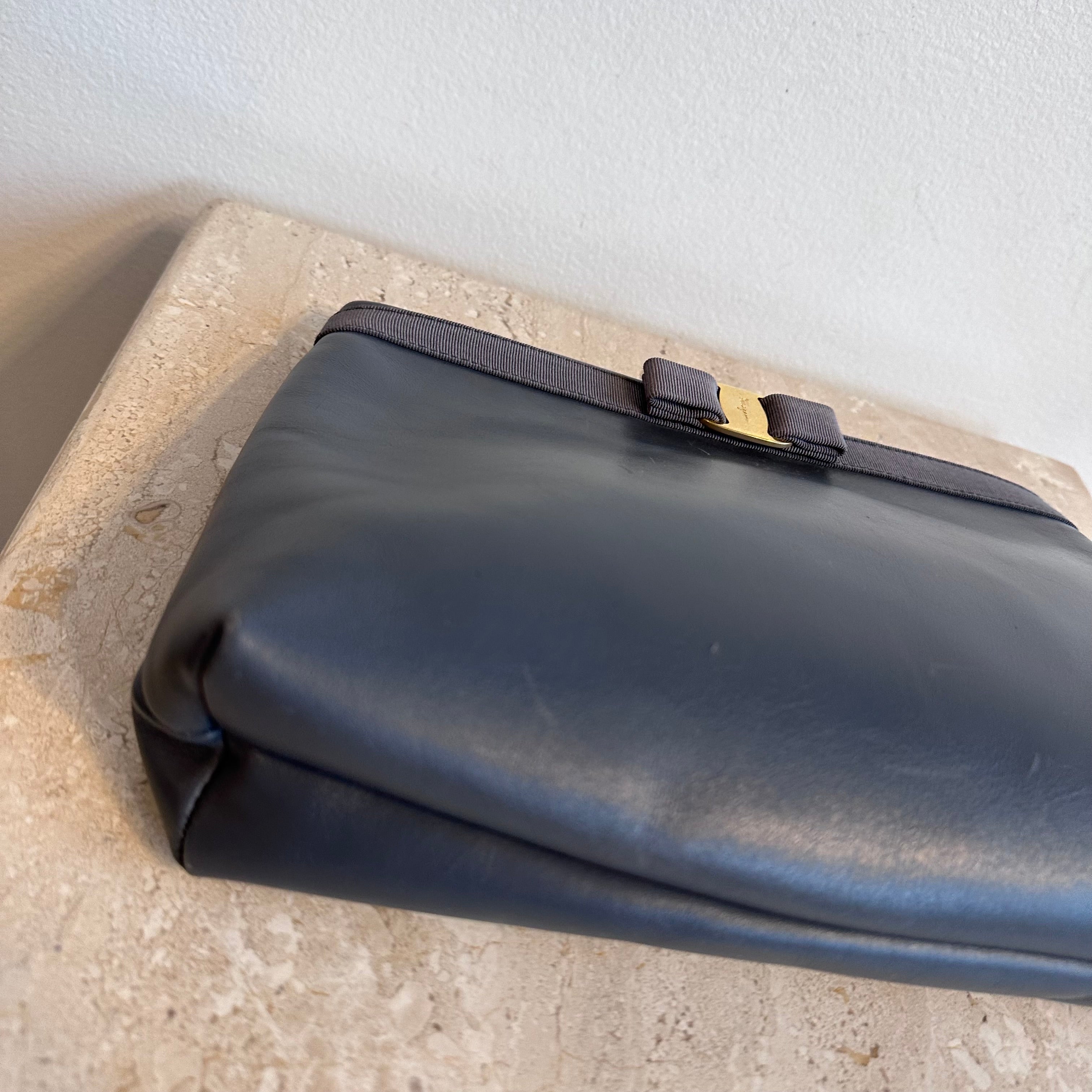 Pre-Owned SALVATORE FERRAGAMO Vintage Blue Leather Clutch