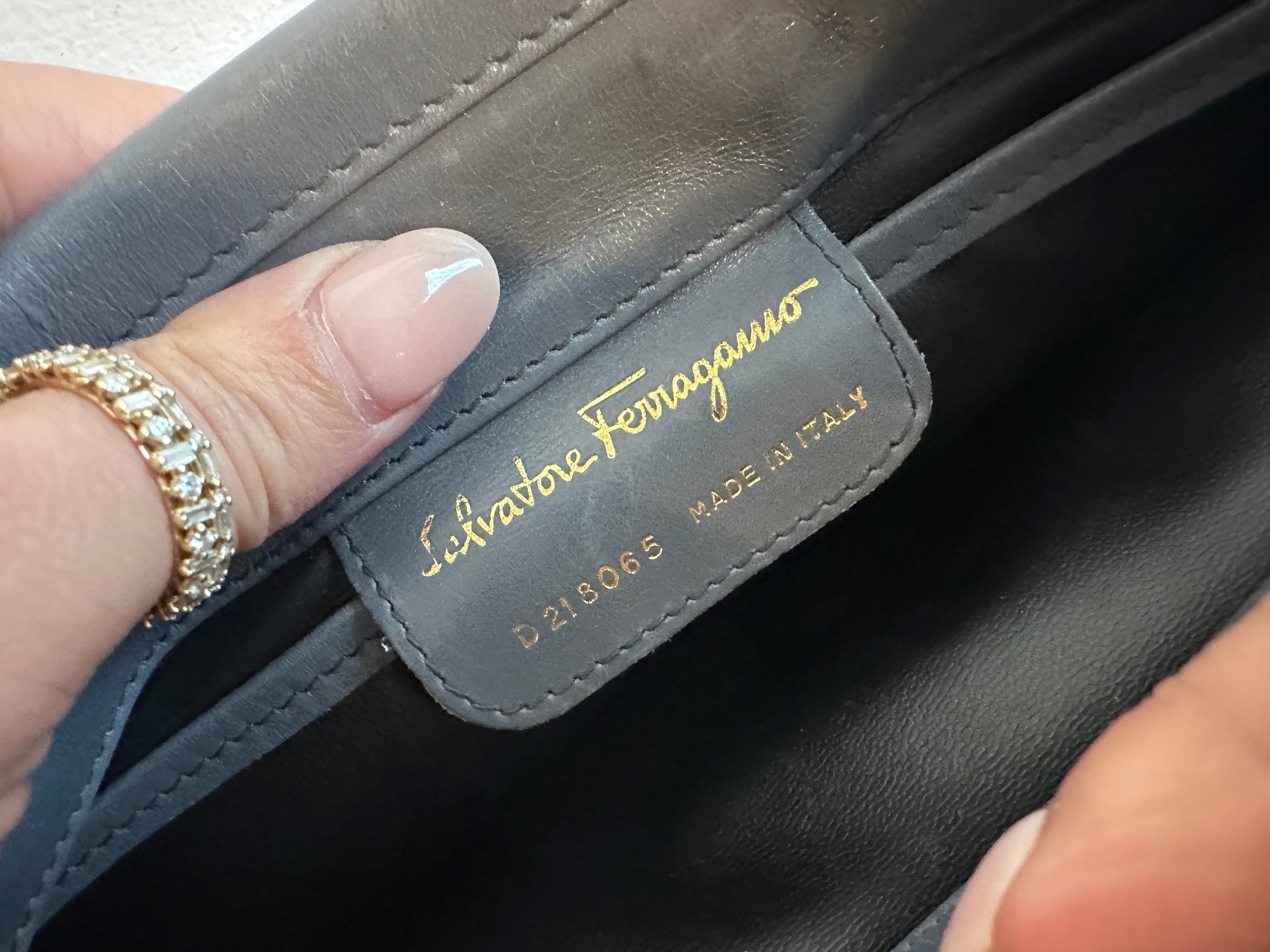 Pre-Owned SALVATORE FERRAGAMO Vintage Blue Leather Clutch