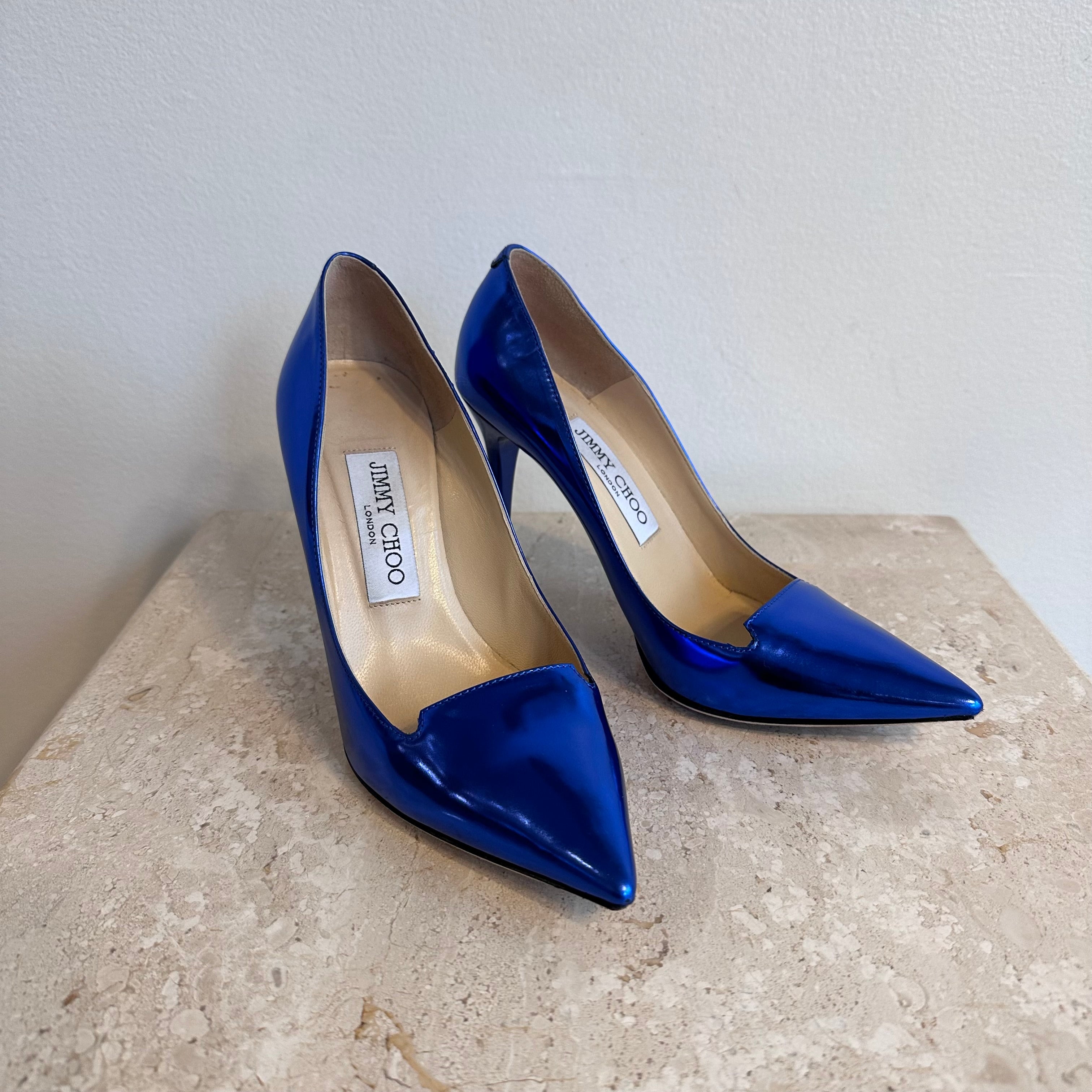 Pre-Owned JIMMY CHOO Blue Mirror Patent Avril Pointy Toe Pumps - Size 35.5