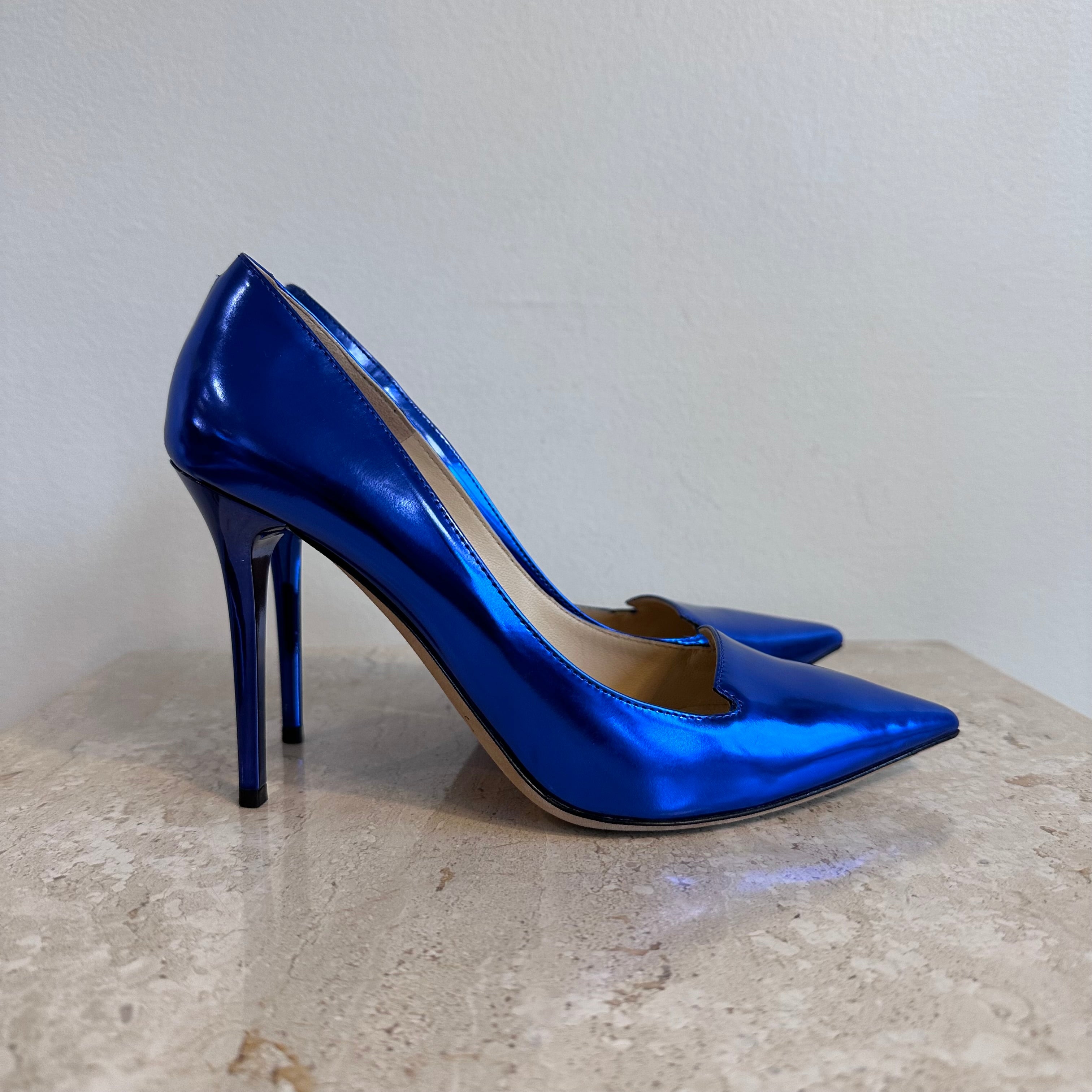 Pre-Owned JIMMY CHOO Blue Mirror Patent Avril Pointy Toe Pumps - Size 35.5