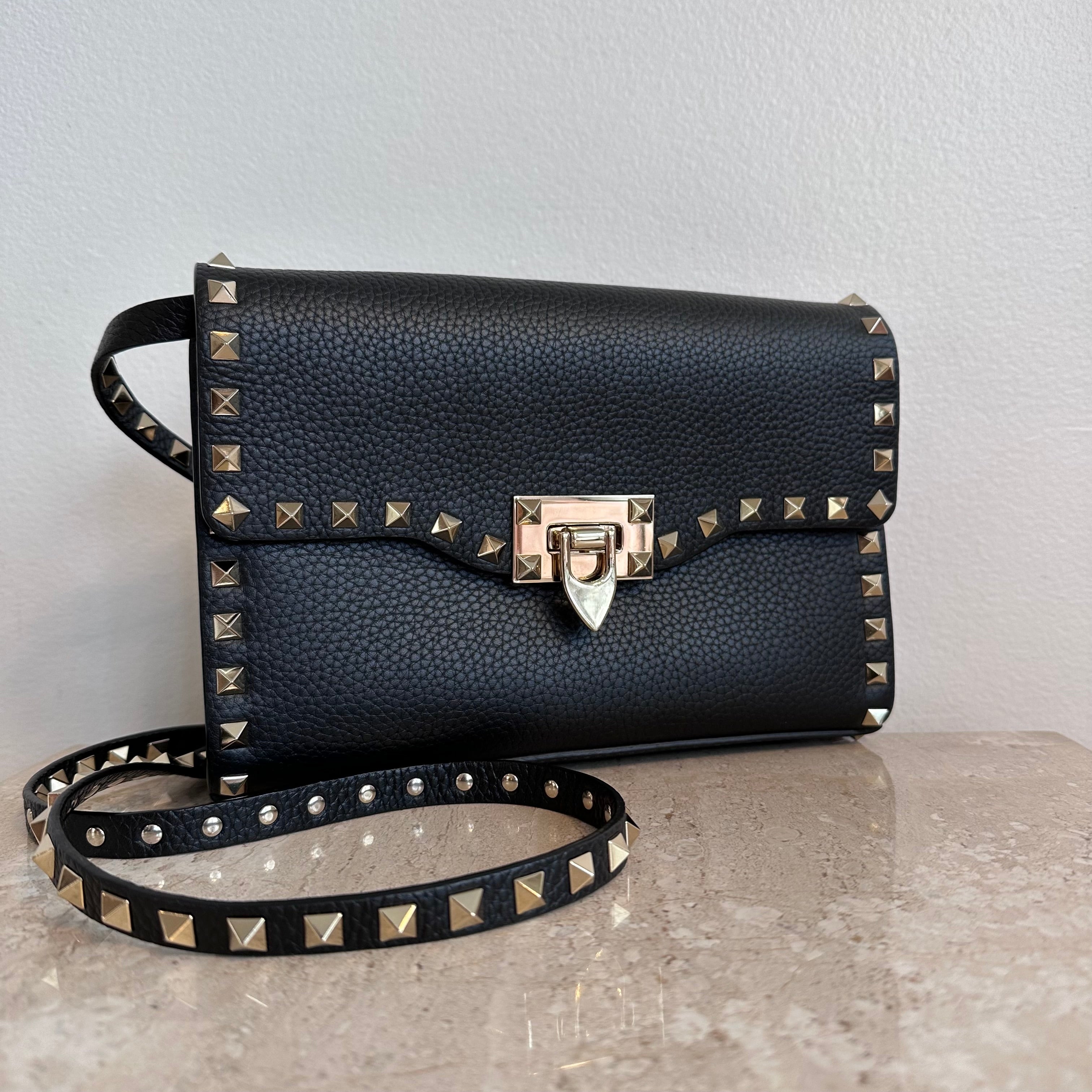 Pre-Owned Valentino Black Medium Rockstud Crossbody Bag