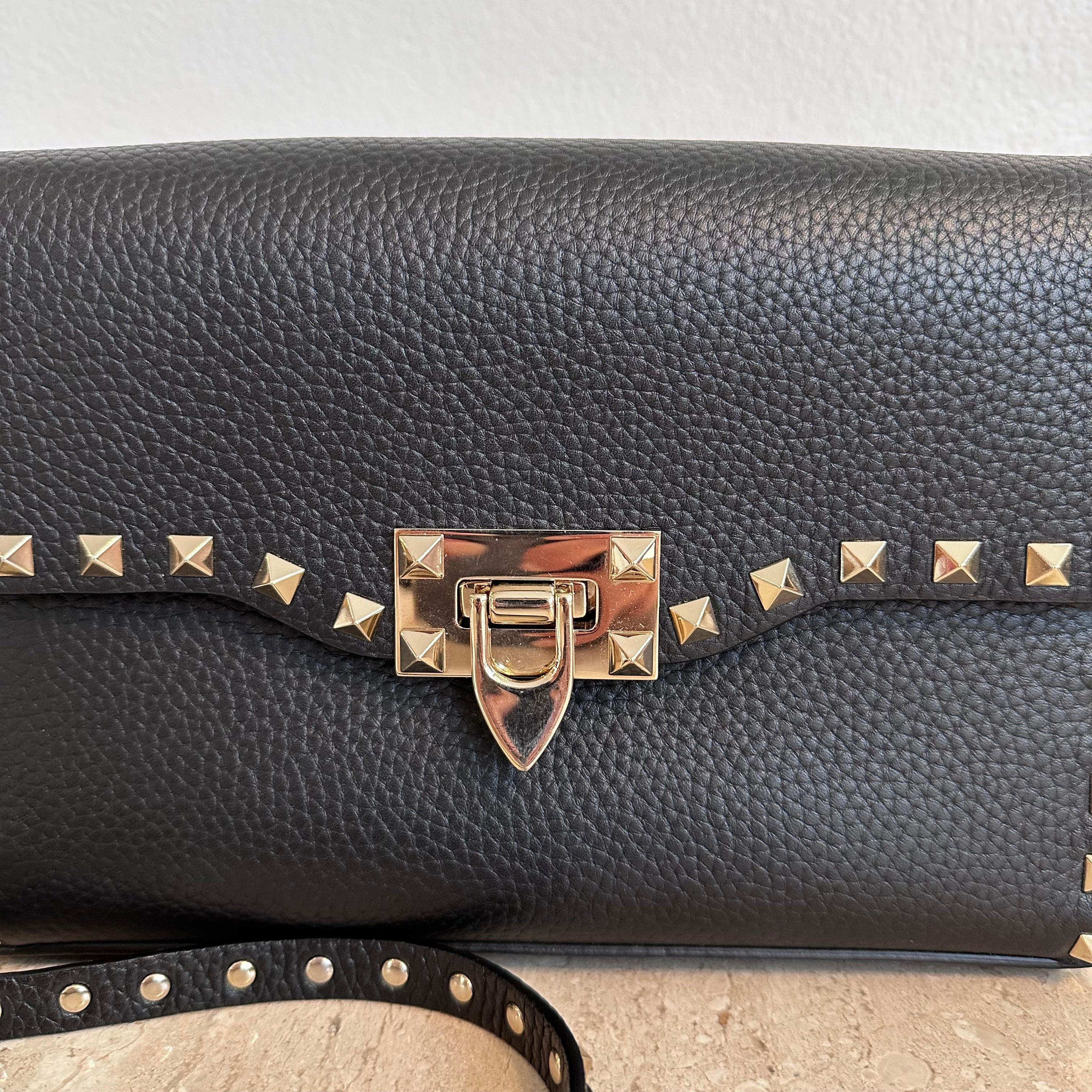 Pre-Owned Valentino Black Medium Rockstud Crossbody Bag