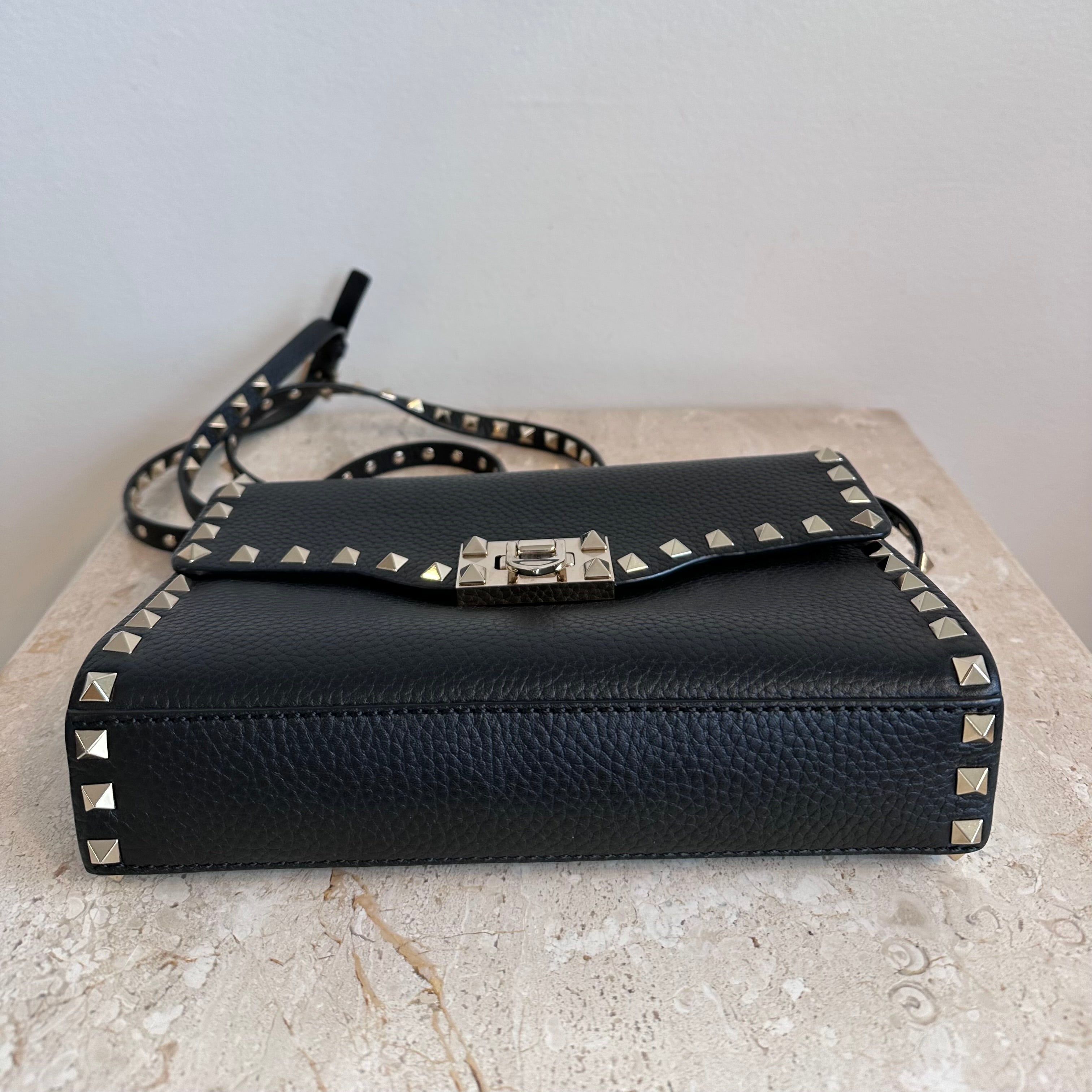 Pre-Owned Valentino Black Medium Rockstud Crossbody Bag