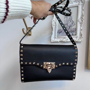 Pre-Owned Valentino Black Medium Rockstud Crossbody Bag
