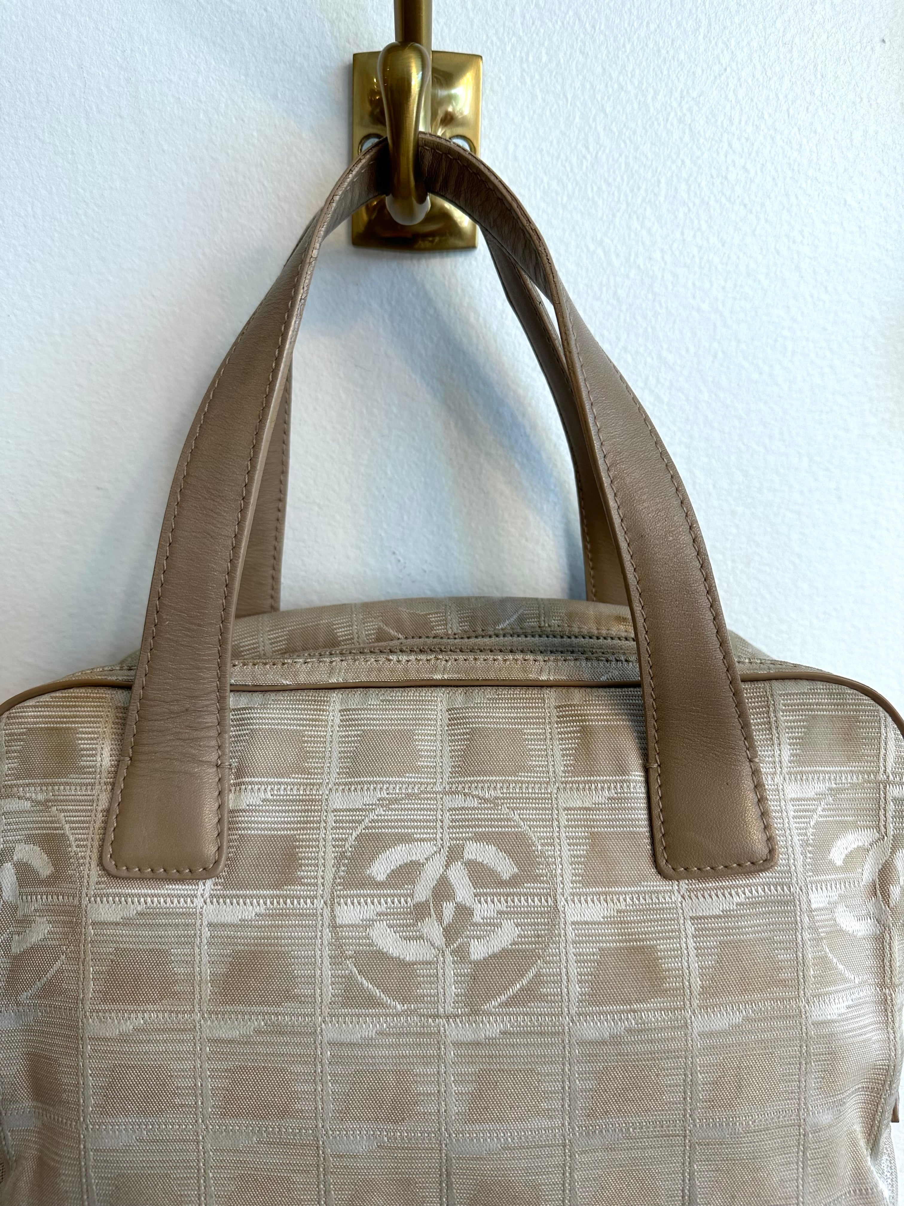 Pre-Owned CHANEL Cream Canvas Travel Line 2Way Tote Bag