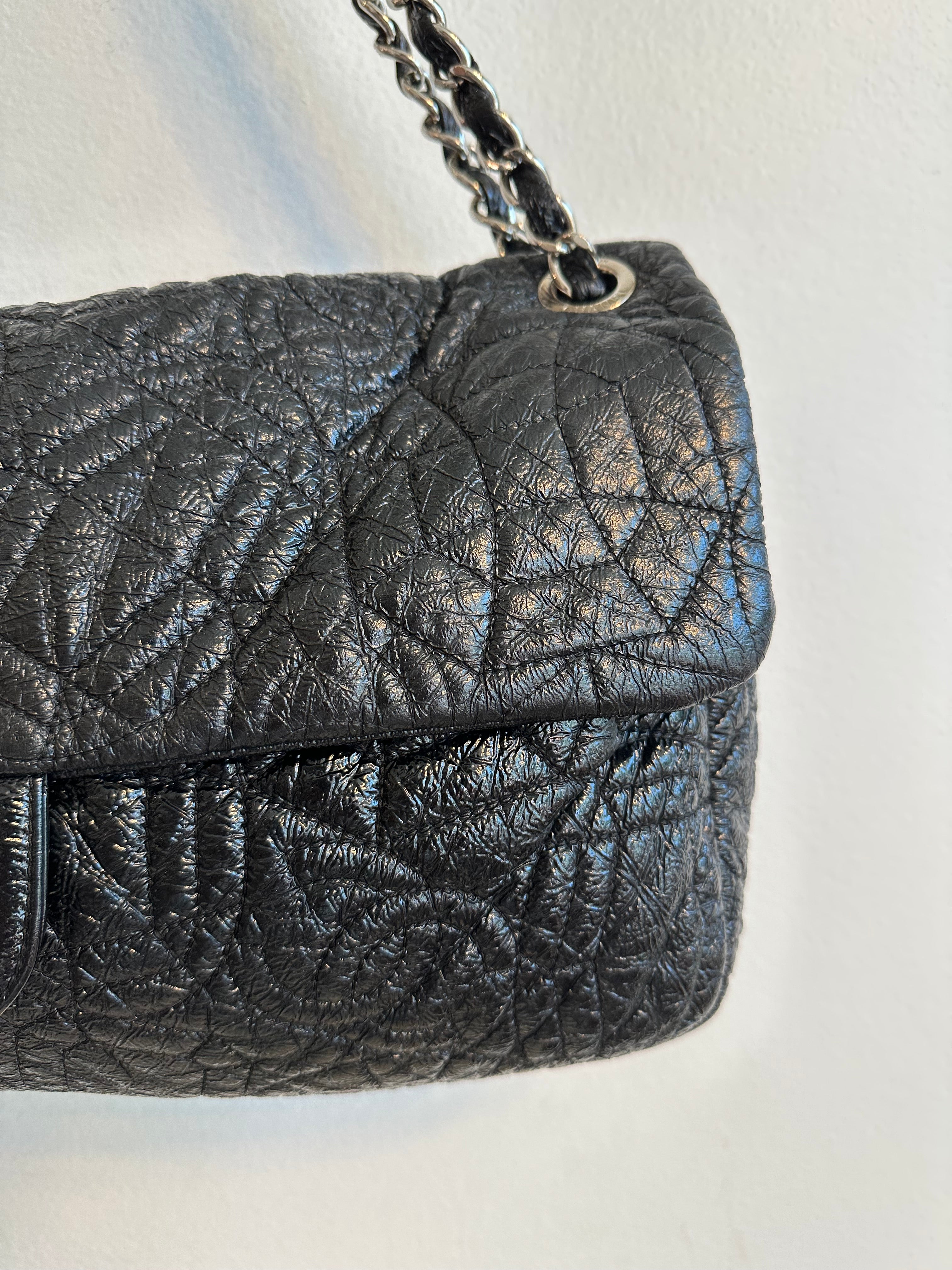 Pre-Owned CHANEL Graphic Edge Flap Shoulder Bag