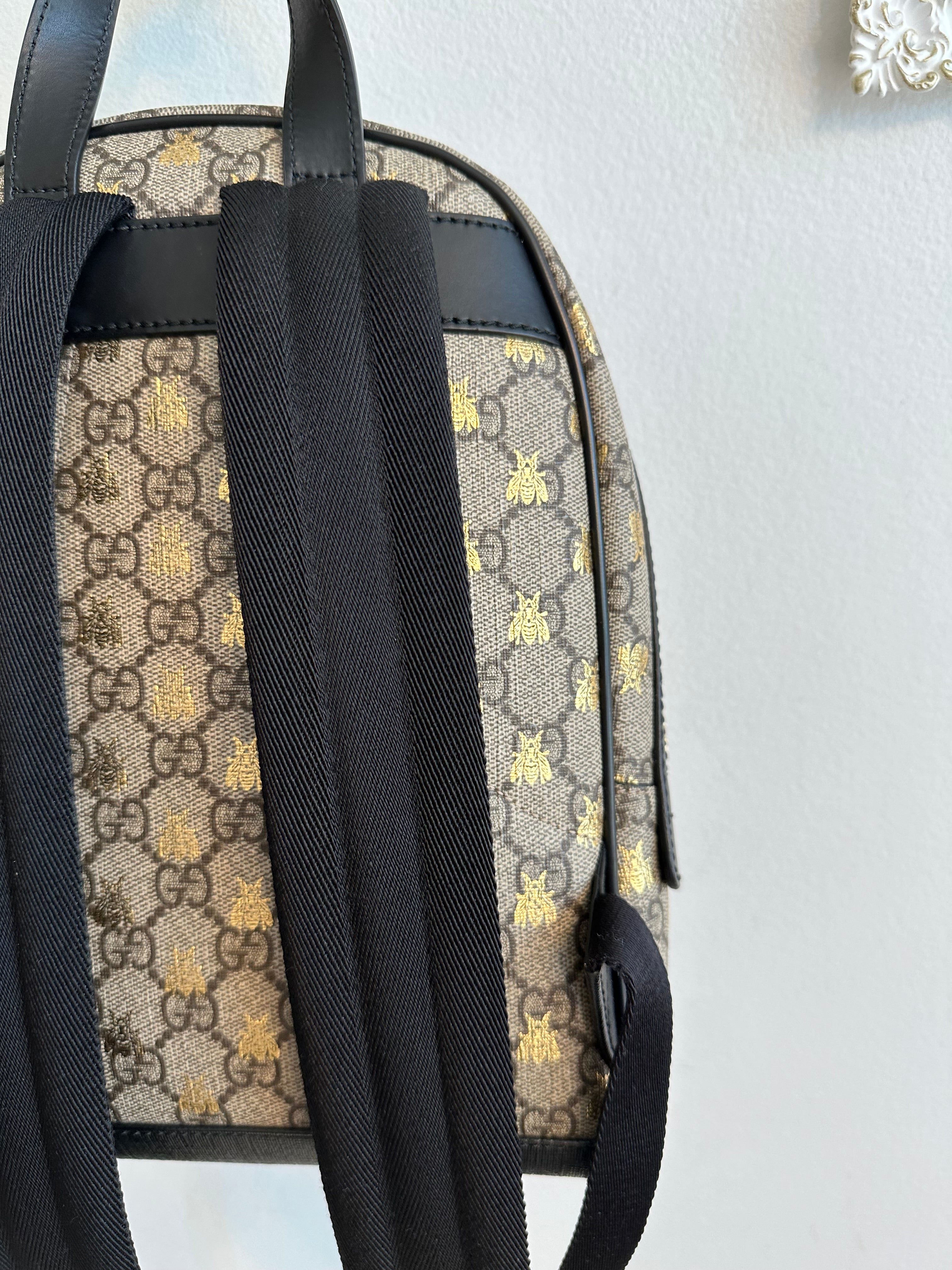 Pre-Owned GUCCI GG Supreme Bees Backpack