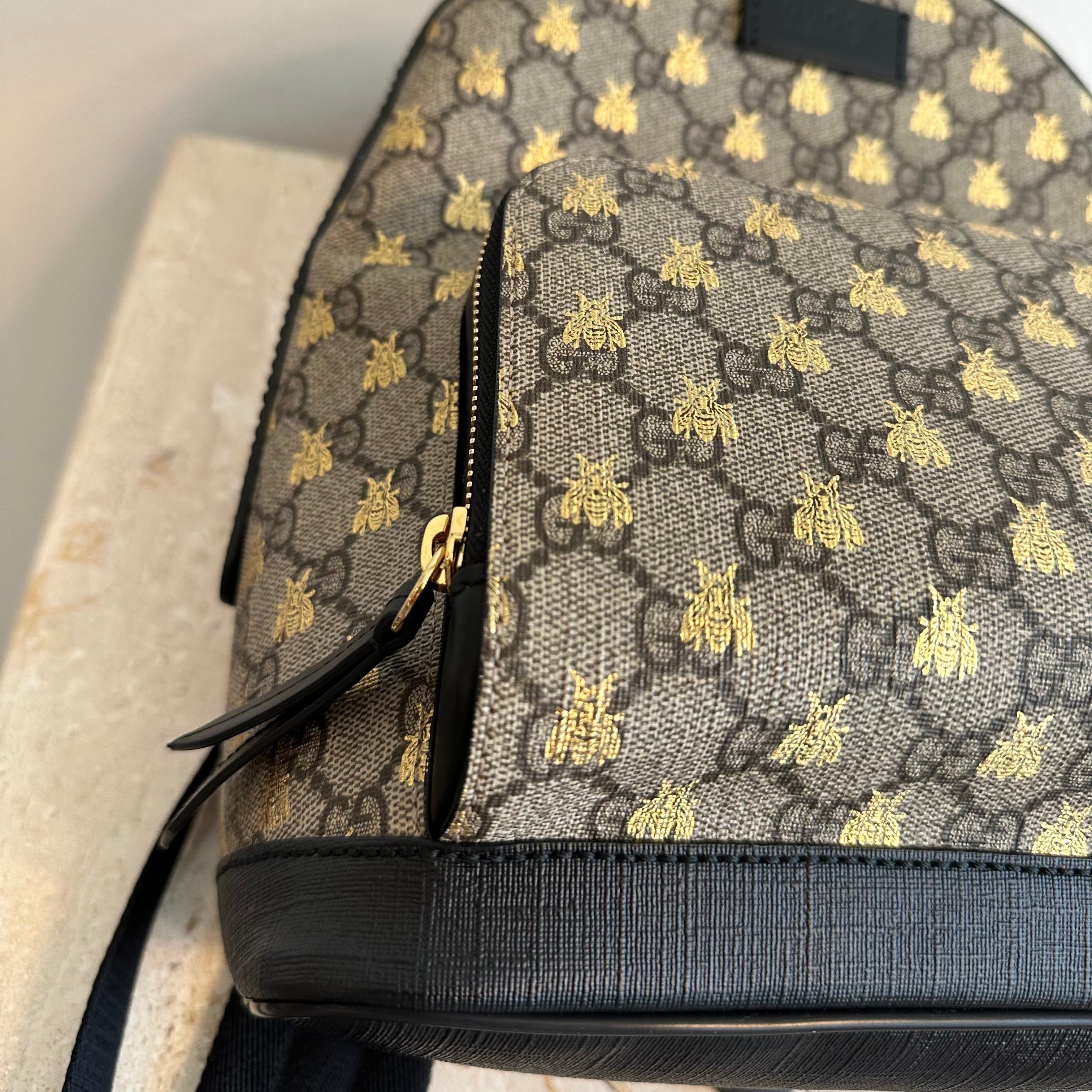 Pre-Owned GUCCI GG Supreme Bees Backpack
