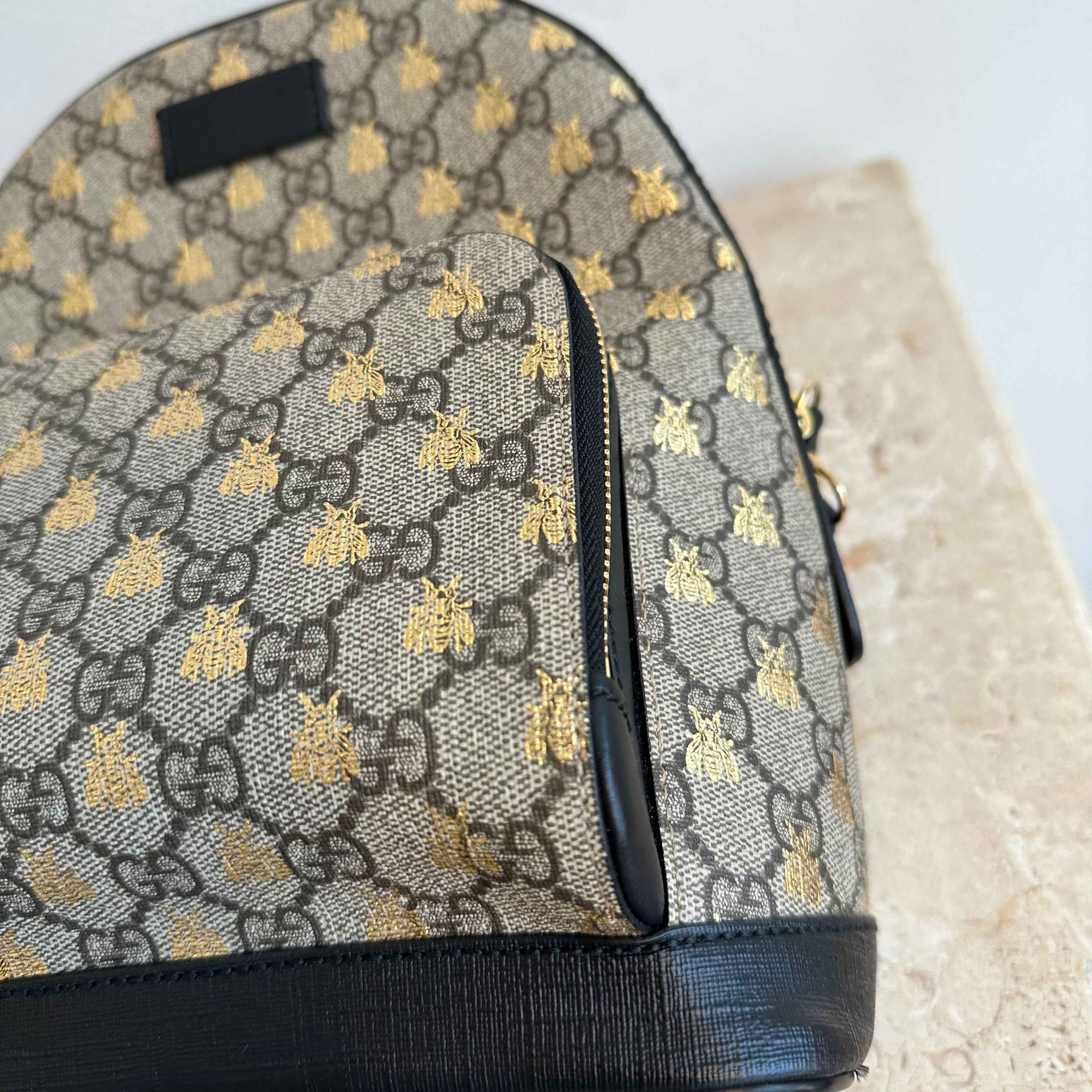 Pre-Owned GUCCI GG Supreme Bees Backpack