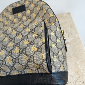 Pre-Owned GUCCI GG Supreme Bees Backpack