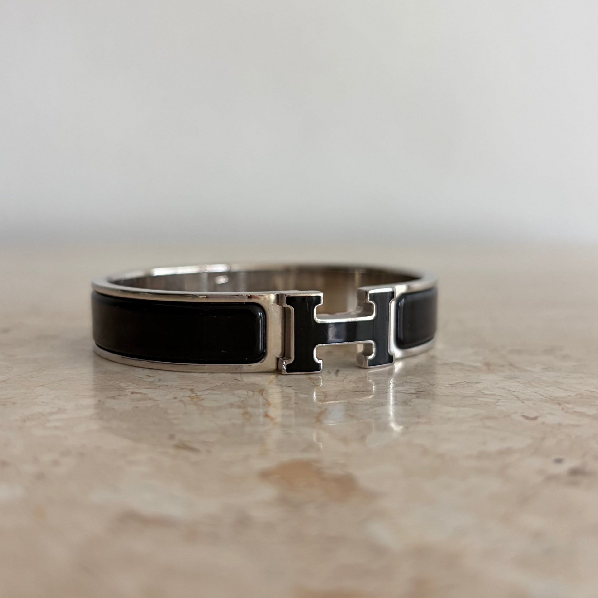 Pre-Owned HERMES Black SWH Clic Clac H Bracelet PM – Valamode