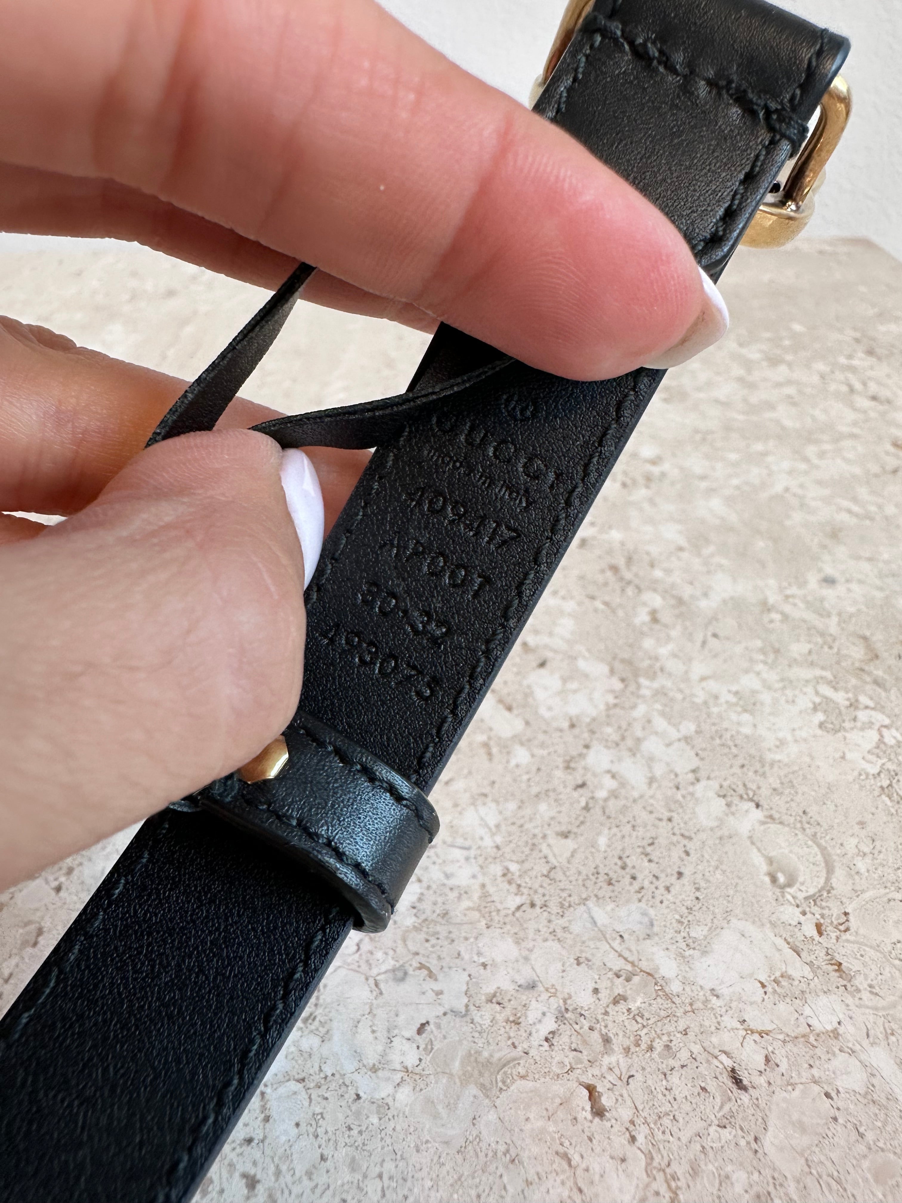 Pre-Owned GUCCI Women's Slim Black Leather Belt with Mini Double G Buckle - Size 32/80