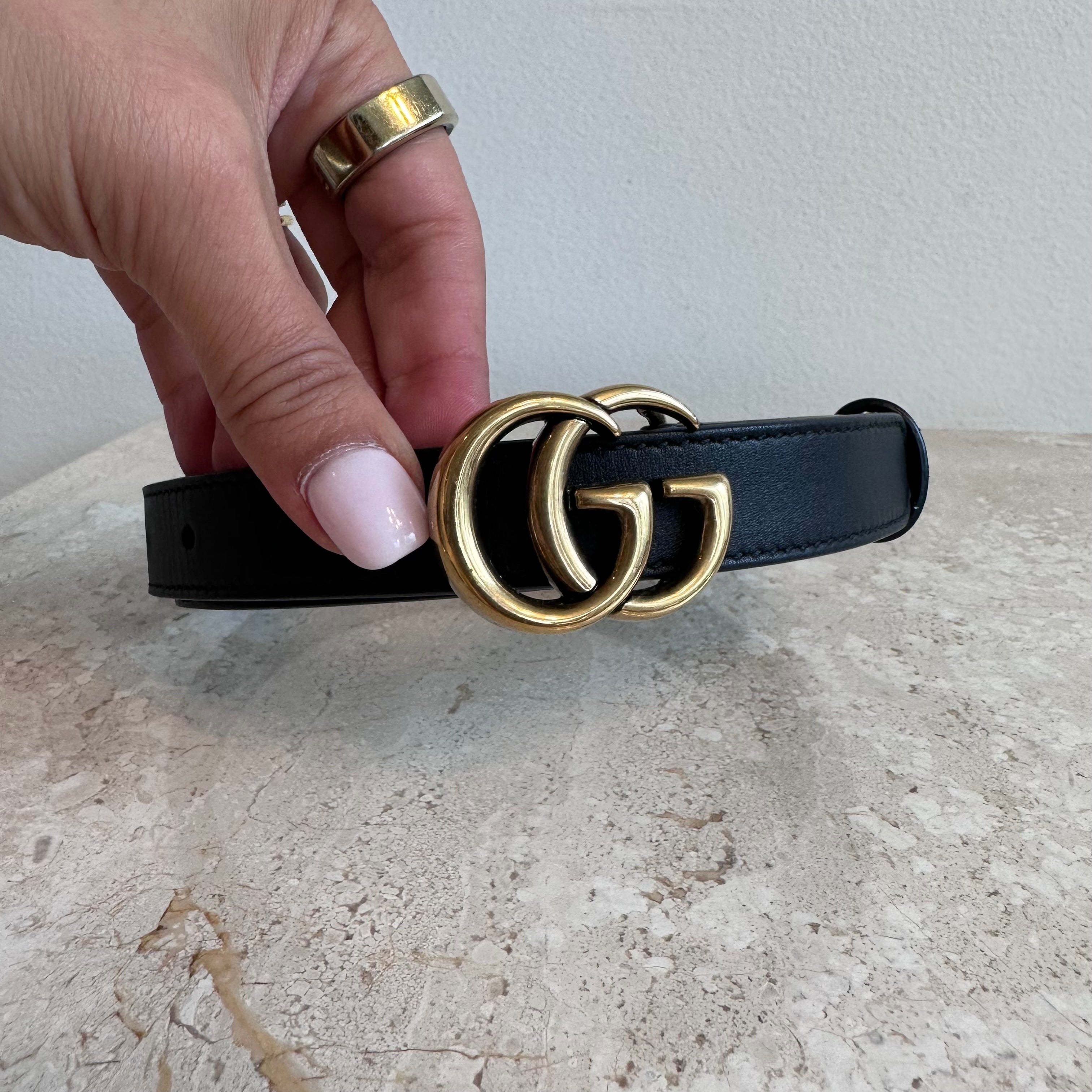 Pre-Owned GUCCI Women's Slim Black Leather Belt with Mini Double G Buckle - Size 32/80