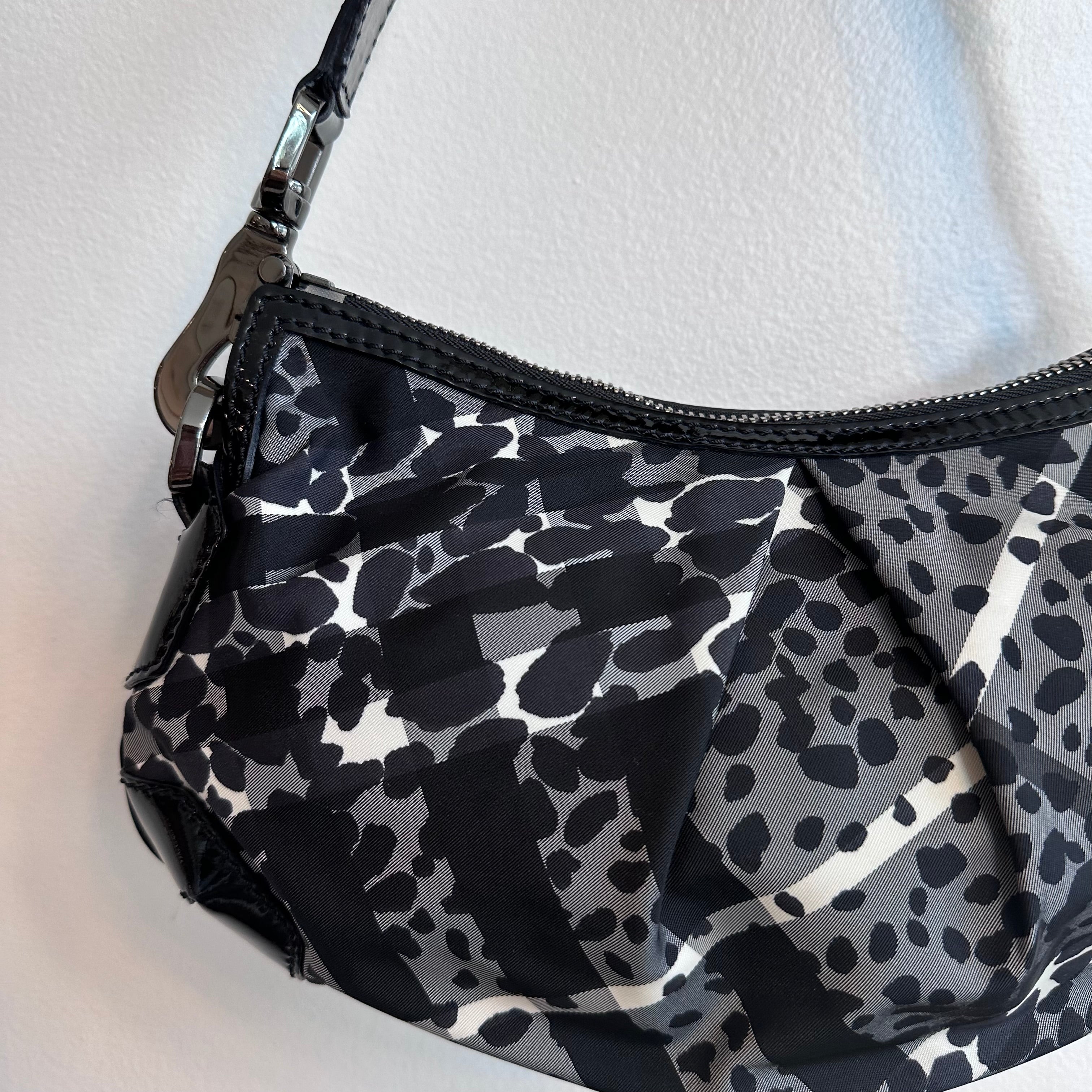 Pre-Owned BURBERRY Black/White Nylon Handbag