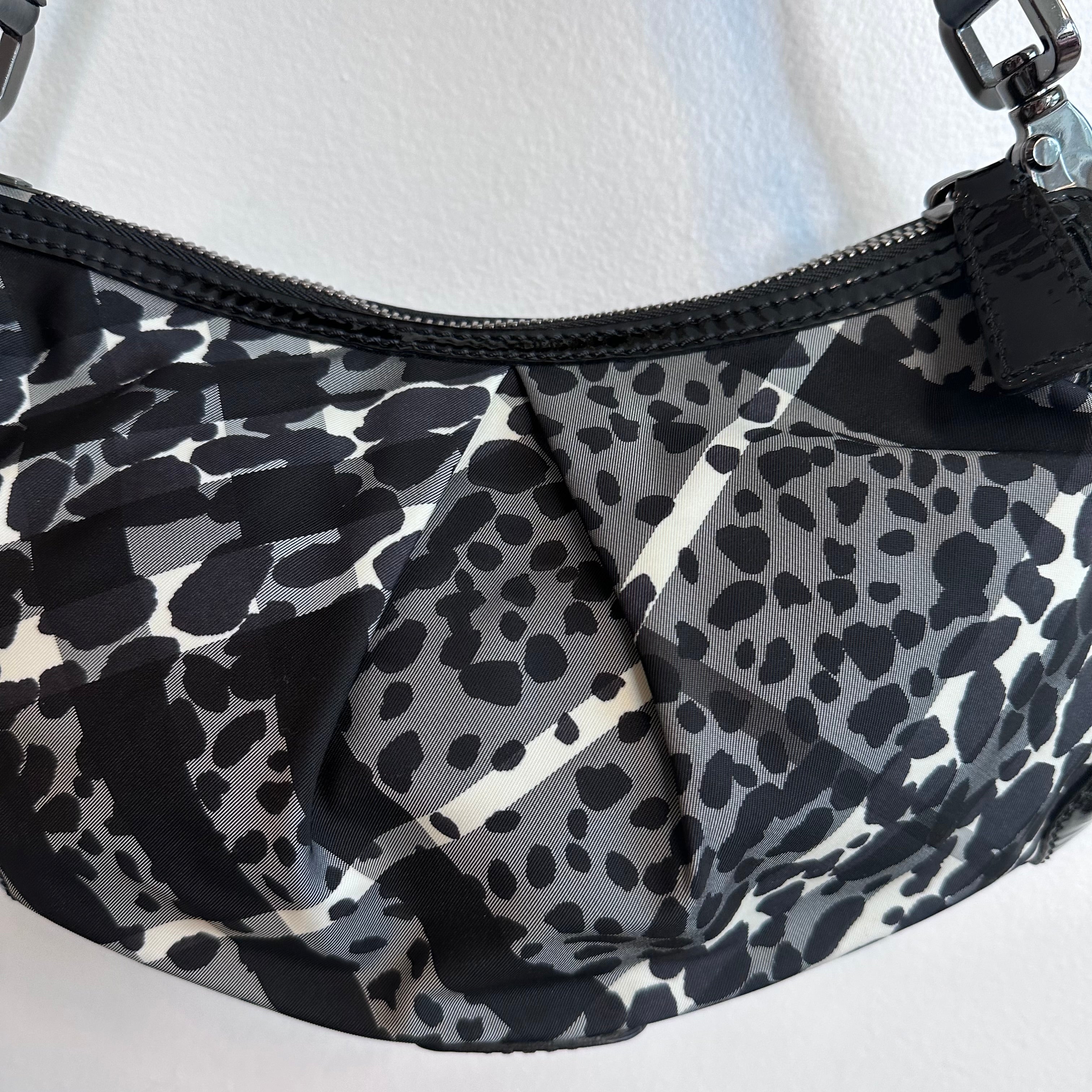 Pre-Owned BURBERRY Black/White Nylon Handbag