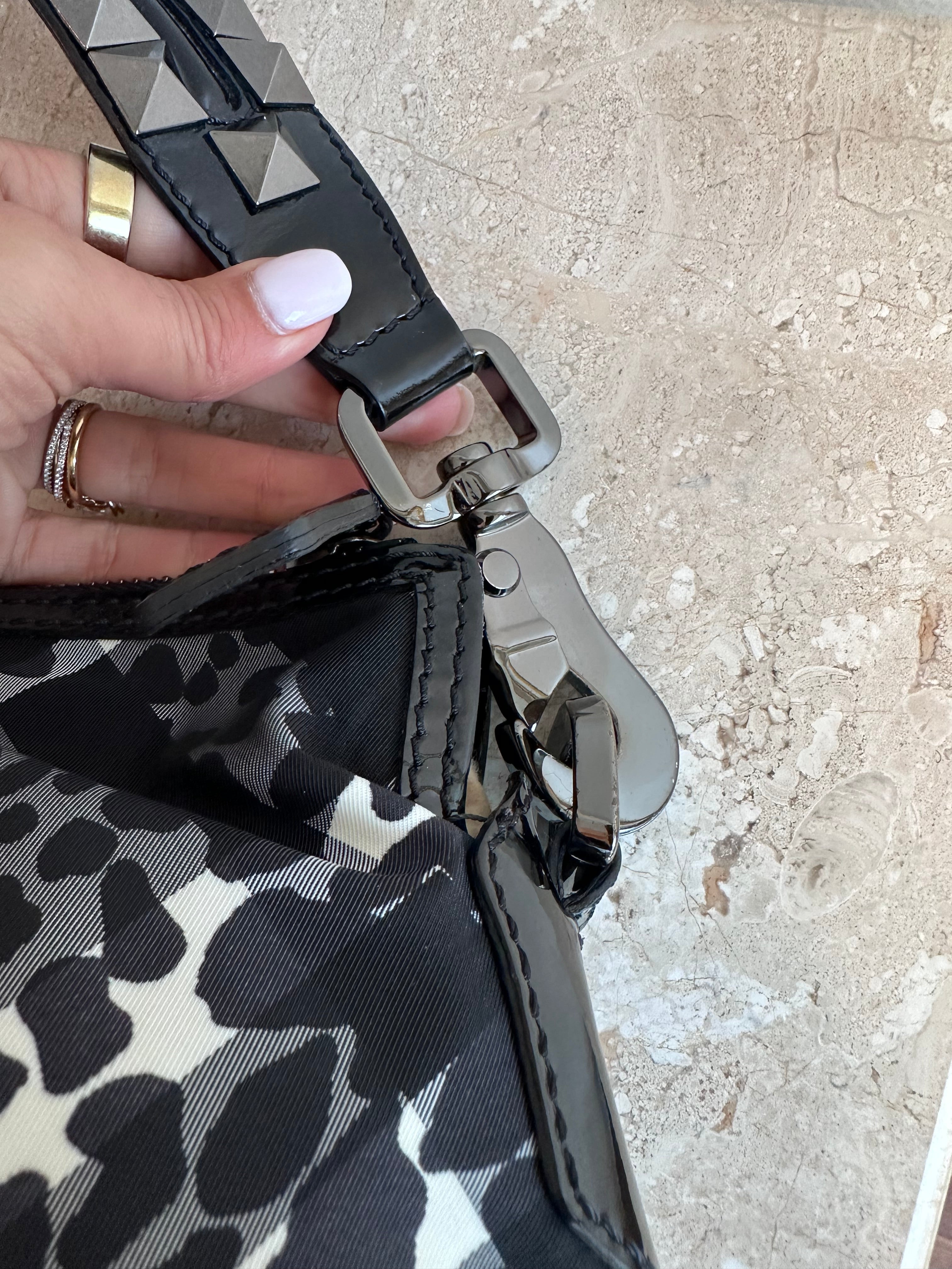 Pre-Owned BURBERRY Black/White Nylon Handbag