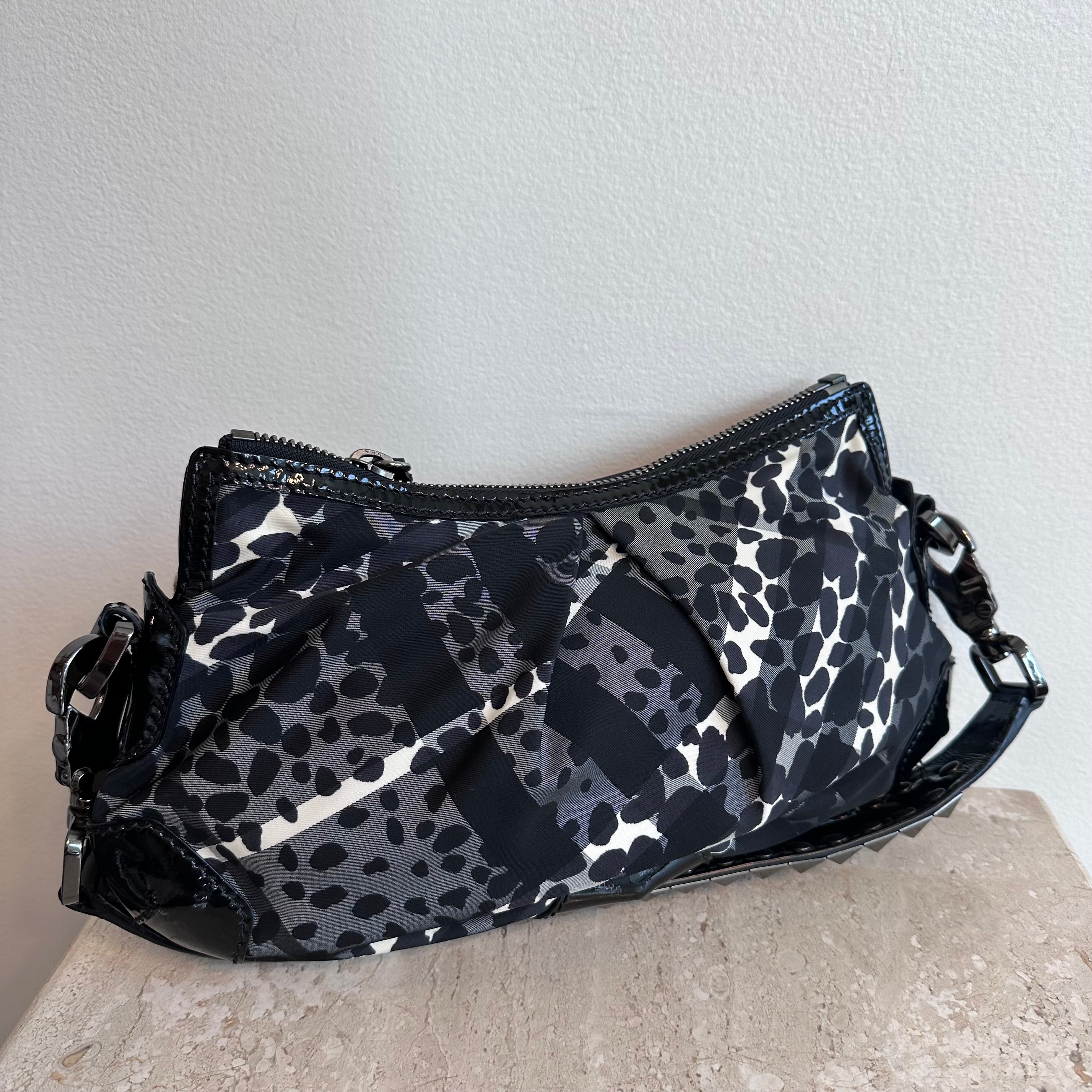 Pre-Owned BURBERRY Black/White Nylon Handbag