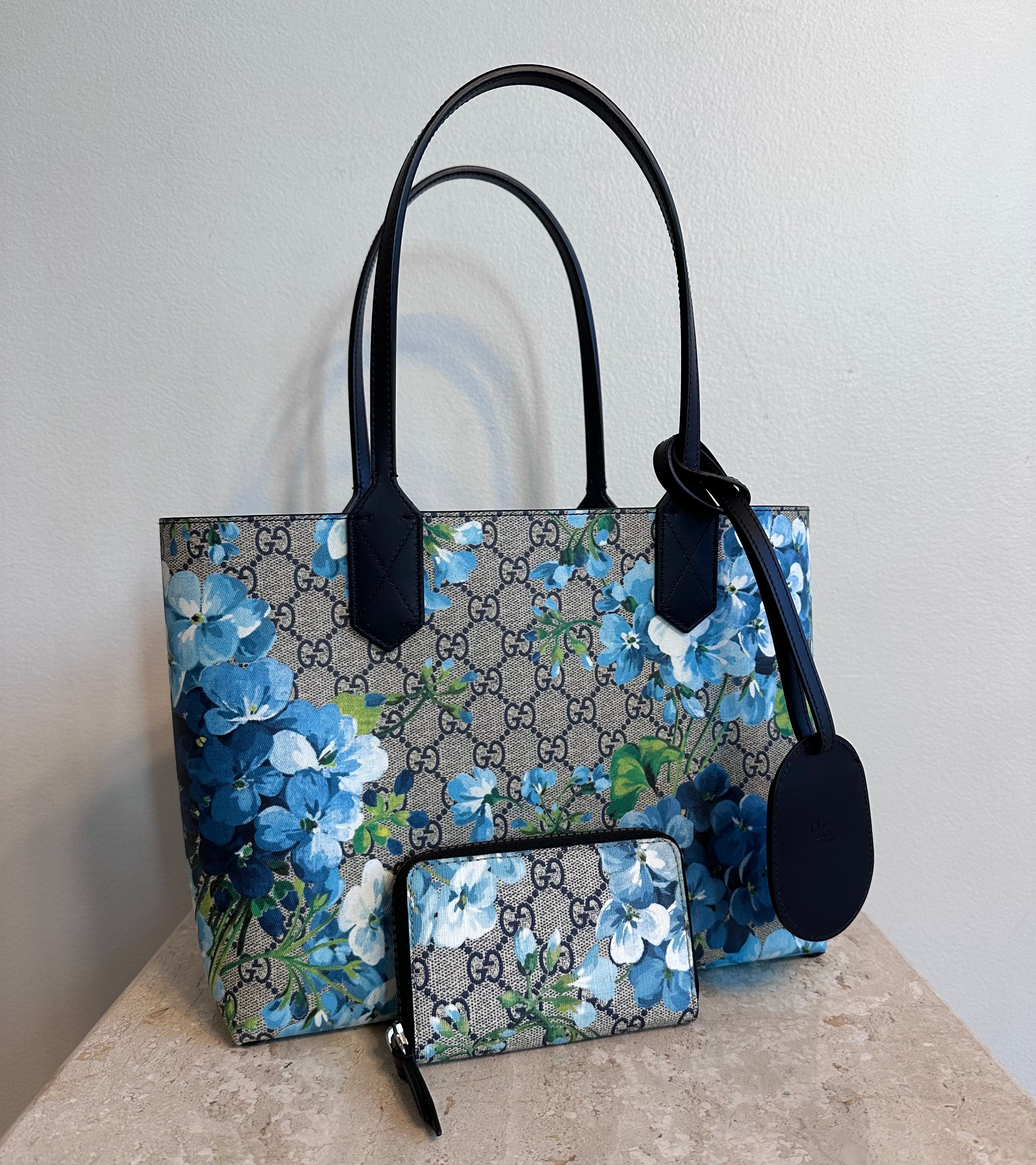Authentic GUCCI Blooms GG Supreme Reversible Tote Shoulder Bag