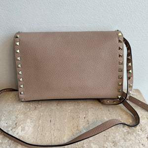 Pre-Owned VALENTINO Leather Medium Rockstud Crossbody Bag