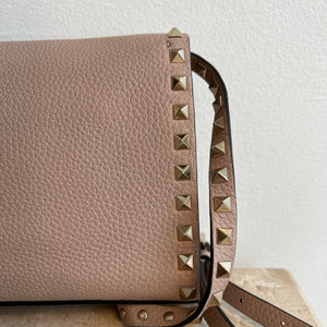 Pre-Owned VALENTINO Leather Medium Rockstud Crossbody Bag
