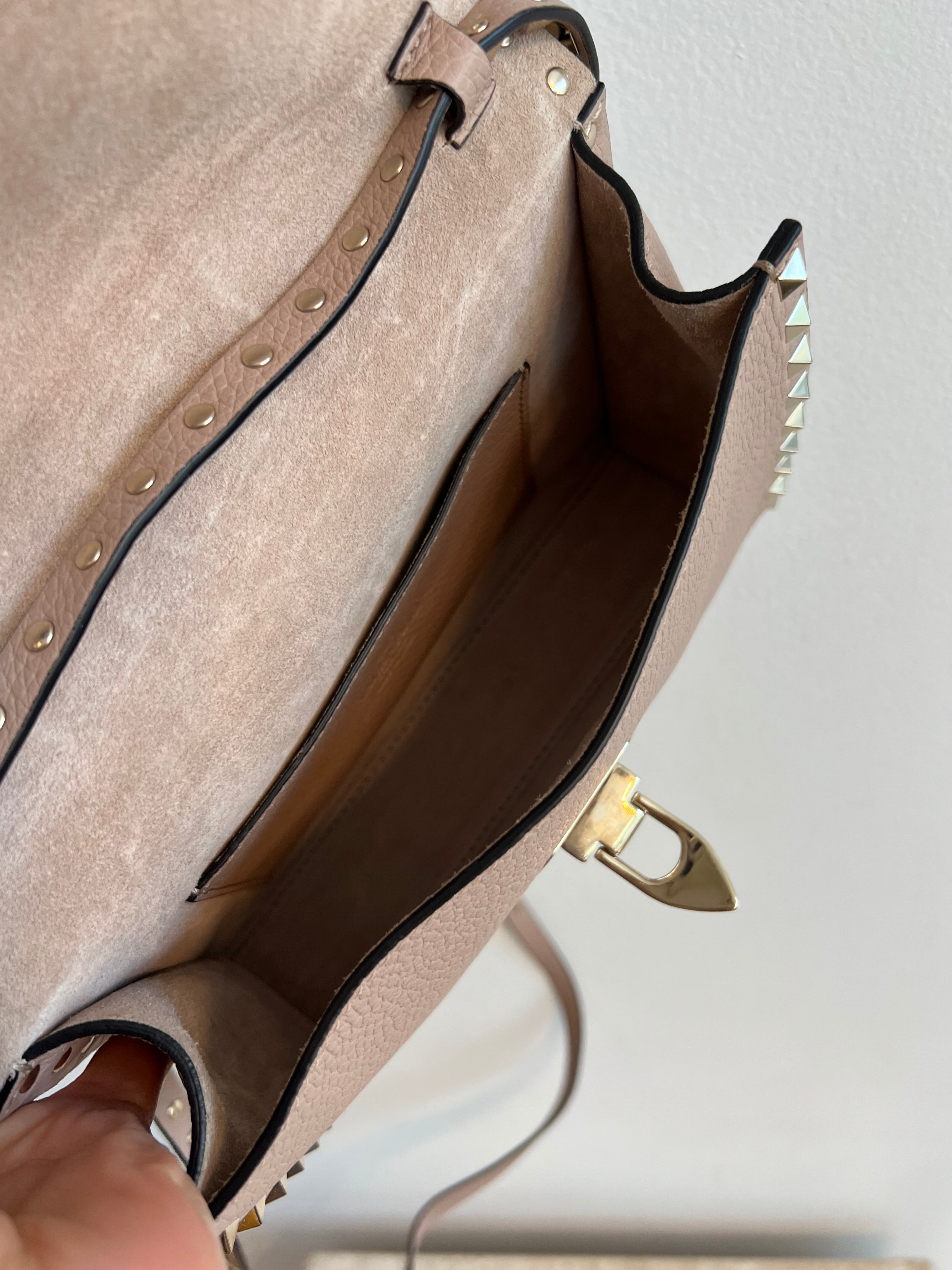 Pre-Owned VALENTINO Leather Medium Rockstud Crossbody Bag