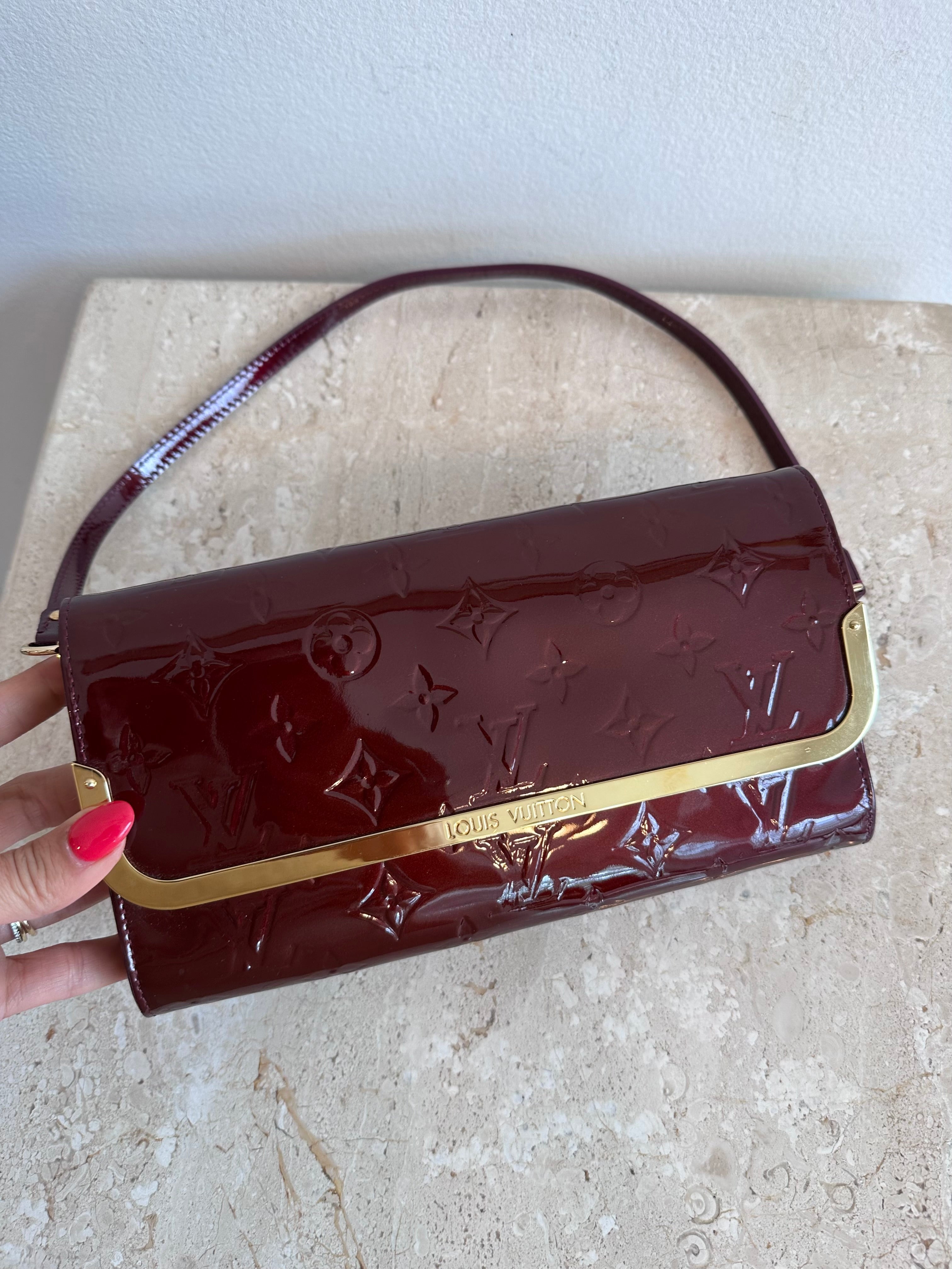 Pre-Owned LOUIS VUITTON Amarante Vernis Rossmore MM Clutch – Valamode