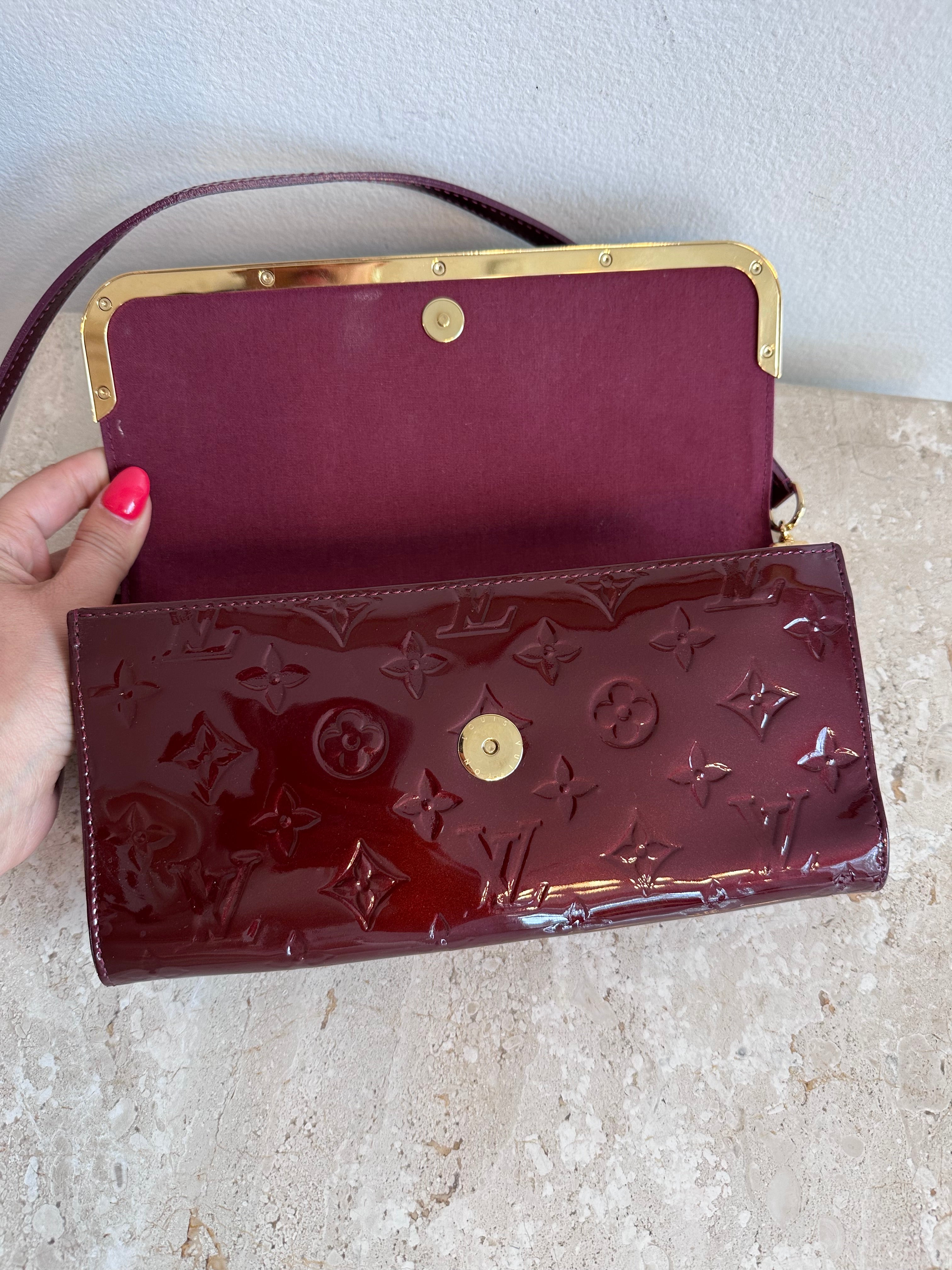 Pre-Owned LOUIS VUITTON Amarante Vernis Rossmore MM Clutch