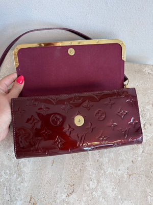 Pre-Owned LOUIS VUITTON Amarante Vernis Rossmore MM Clutch