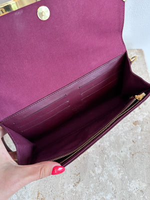 Pre-Owned LOUIS VUITTON Amarante Vernis Rossmore MM Clutch