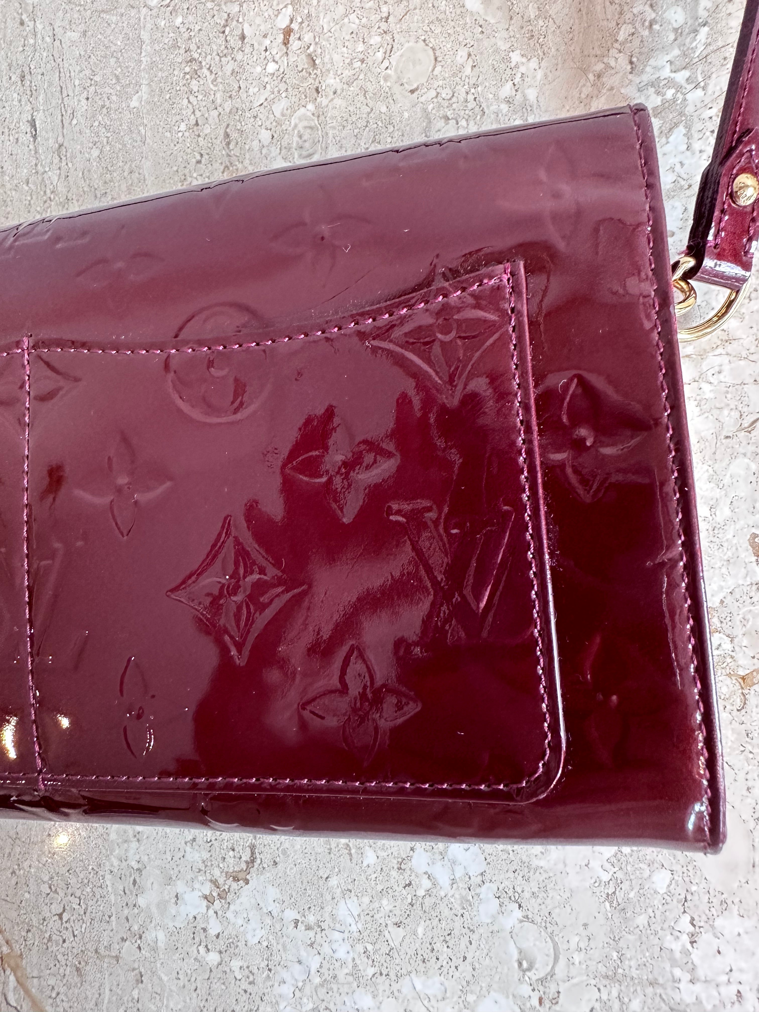 Louis Vuitton Amarante monogram vernis rossmore clutch Dark red Patent  leather ref.37365 - Joli Closet