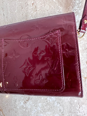 Pre-Owned LOUIS VUITTON Amarante Vernis Rossmore MM Clutch