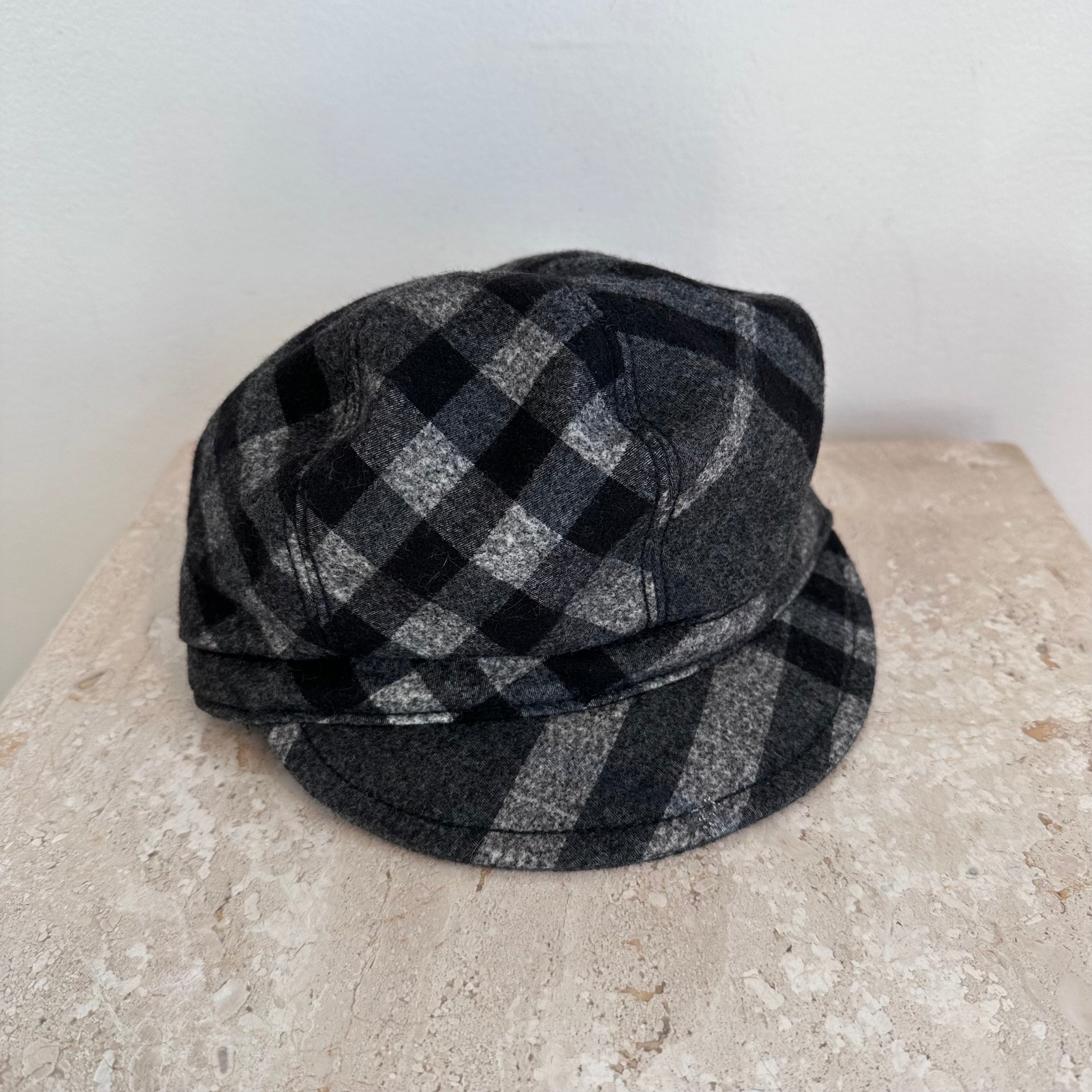 Pre-Owned BURBERRY Grey Wool Plaid Hat - Size Small
