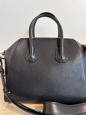 Pre-Owned GIVENCHY Mini Antigona Black Leather Bag