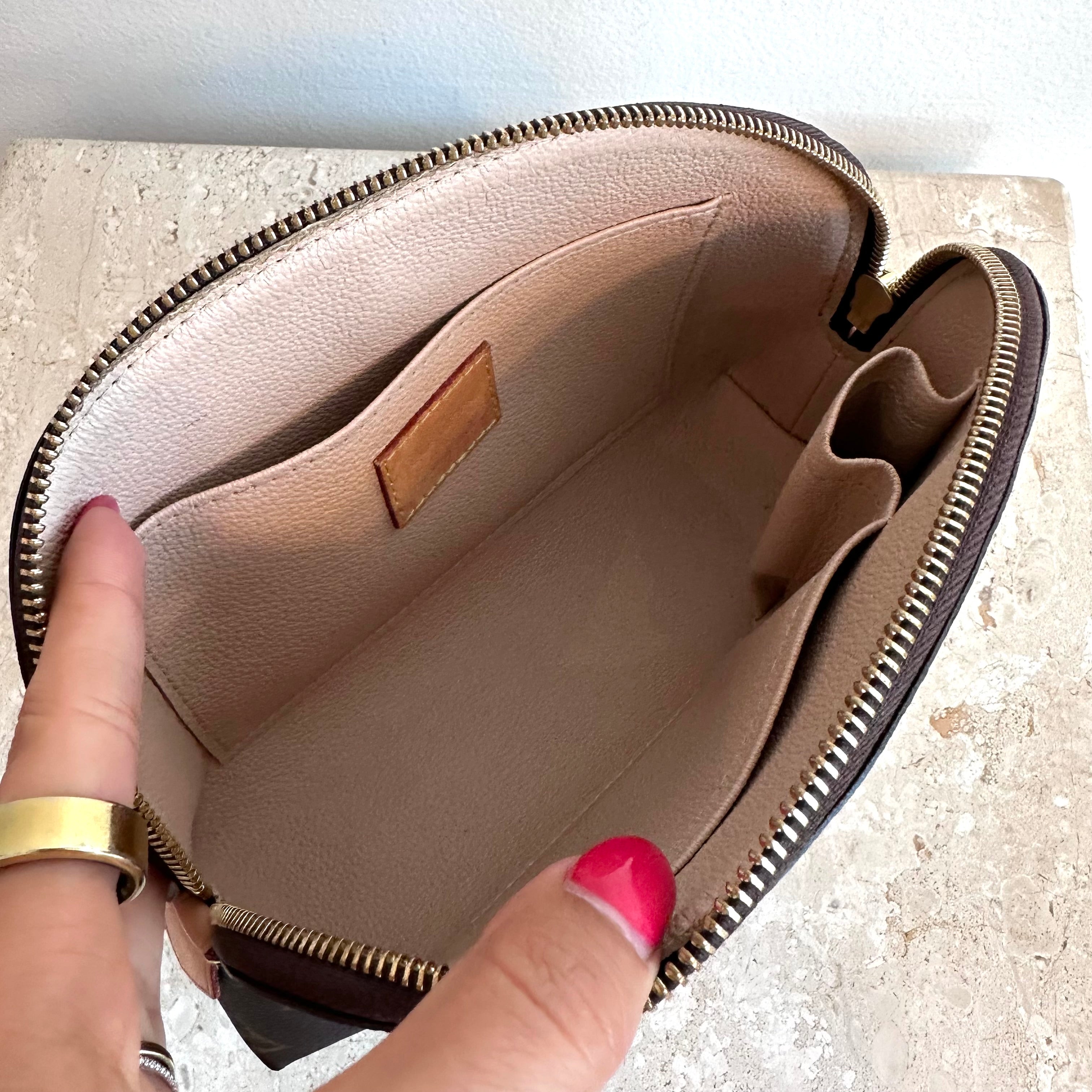 Pre-Owned LOUIS VUITTON Cosmetic Pouch MM