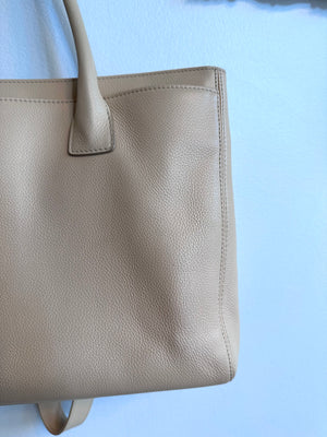 Pre-Owned CHANEL Cream Cerf Medium Executive Tote