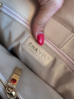 Pre-Owned CHANEL Cream Cerf Medium Executive Tote