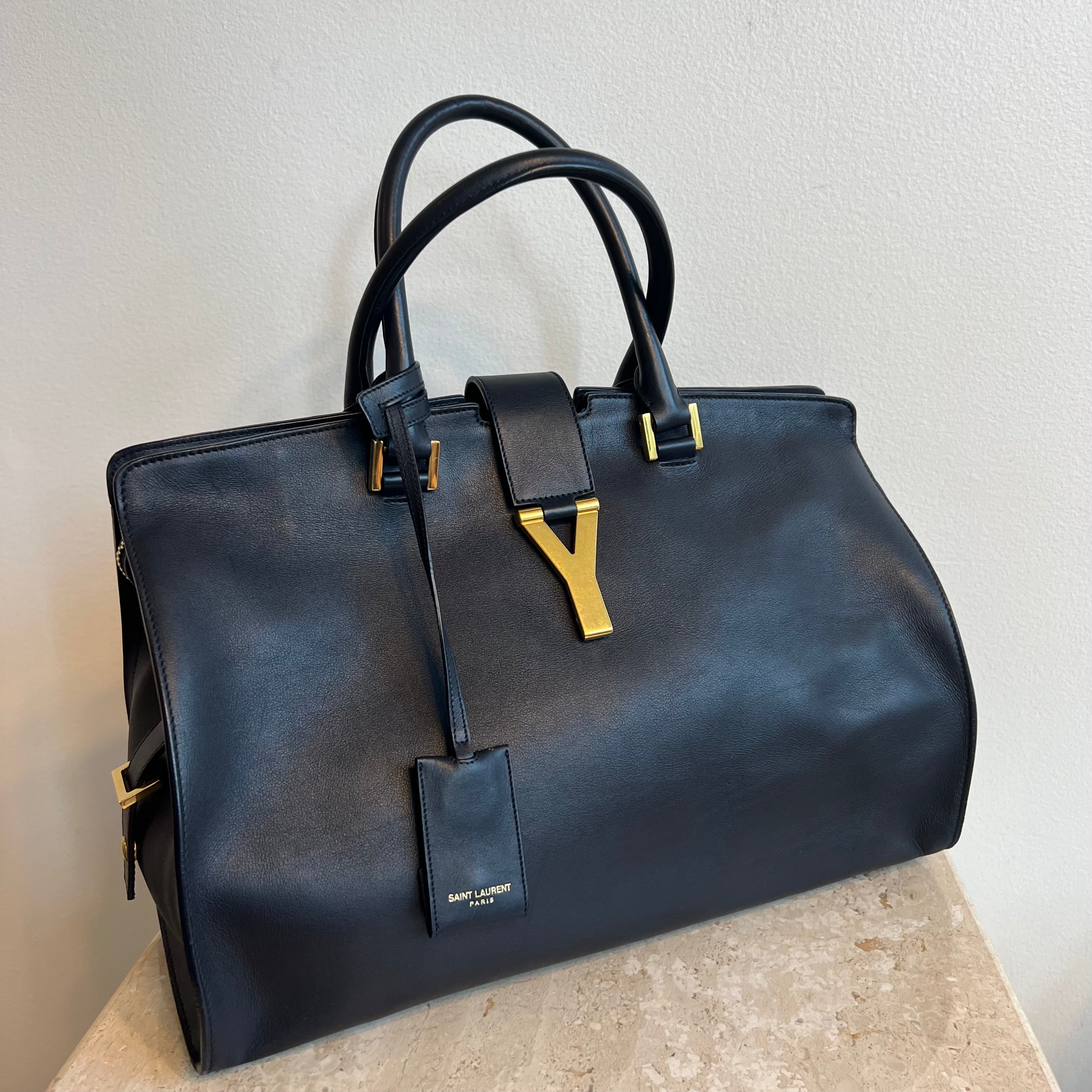 Pre-Owned YVES SAINT LAURENT Navy Leather Cabas Chyc Medium Tote