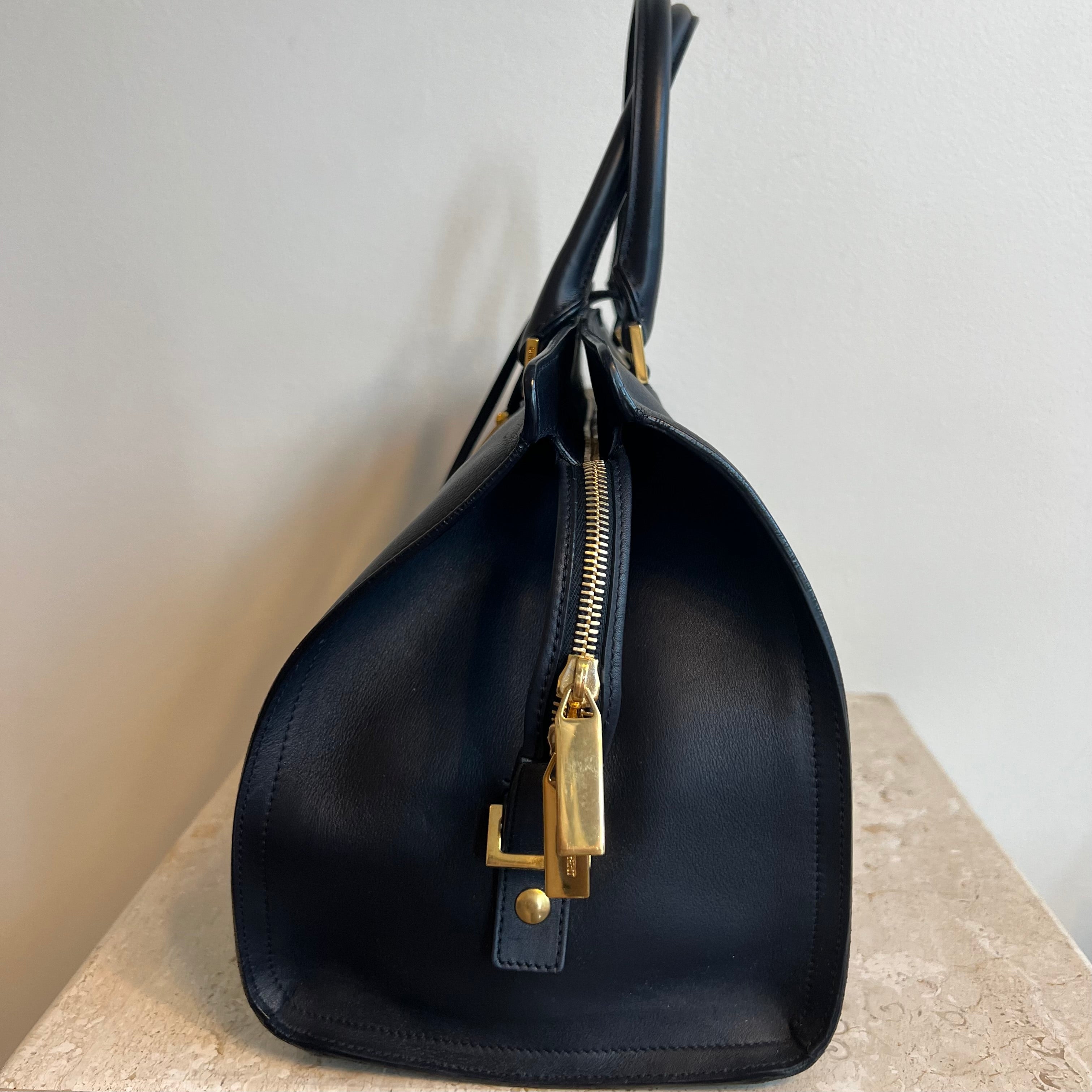 Pre-Owned YVES SAINT LAURENT Navy Leather Cabas Chyc Medium Tote