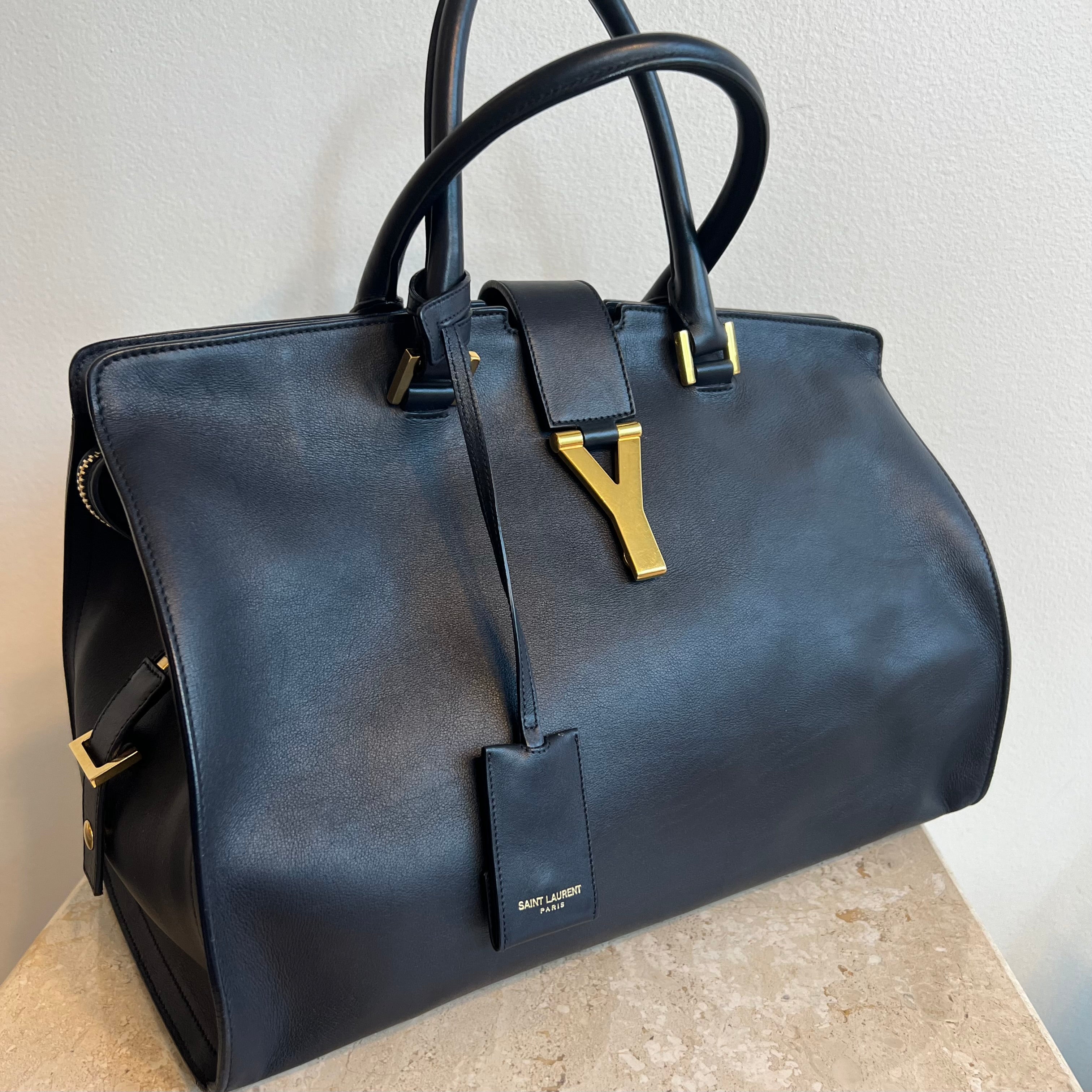 Pre-Owned YVES SAINT LAURENT Navy Leather Cabas Chyc Medium Tote