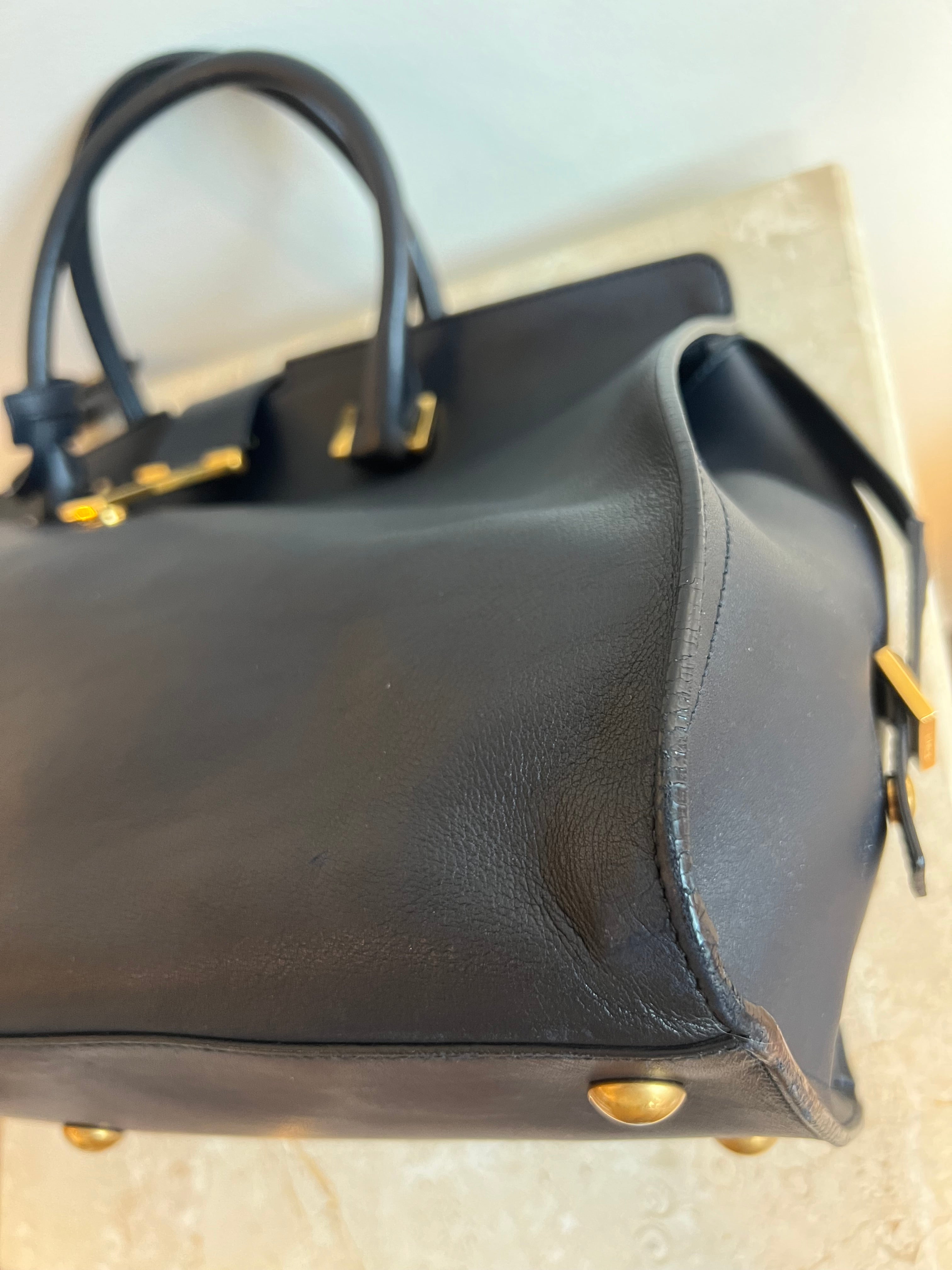 Pre-Owned YVES SAINT LAURENT Navy Leather Cabas Chyc Medium Tote