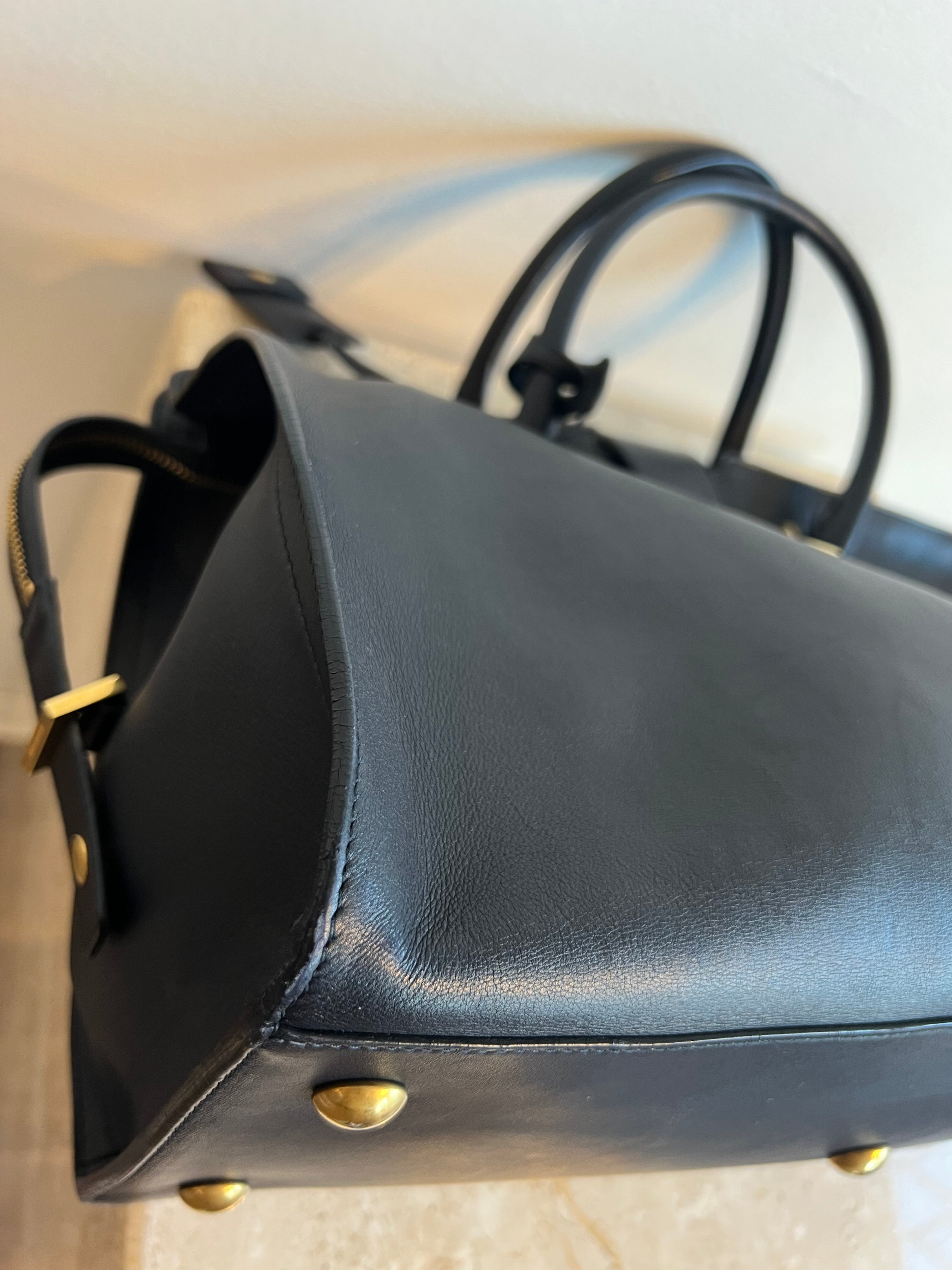 Pre-Owned YVES SAINT LAURENT Navy Leather Cabas Chyc Medium Tote