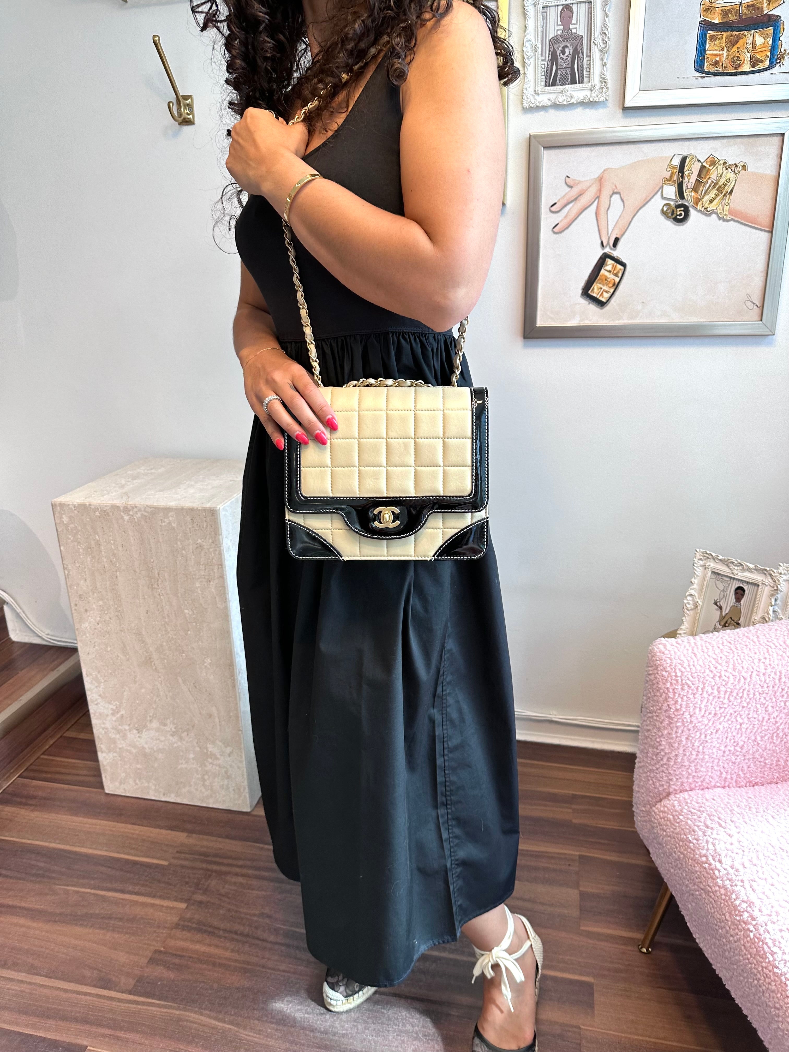 Pre-Owned CHANEL Beige Lambskin Patent Chocolate Bar Flap Bag