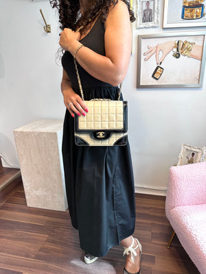 Pre-Owned CHANEL Beige Lambskin Patent Chocolate Bar Flap Bag
