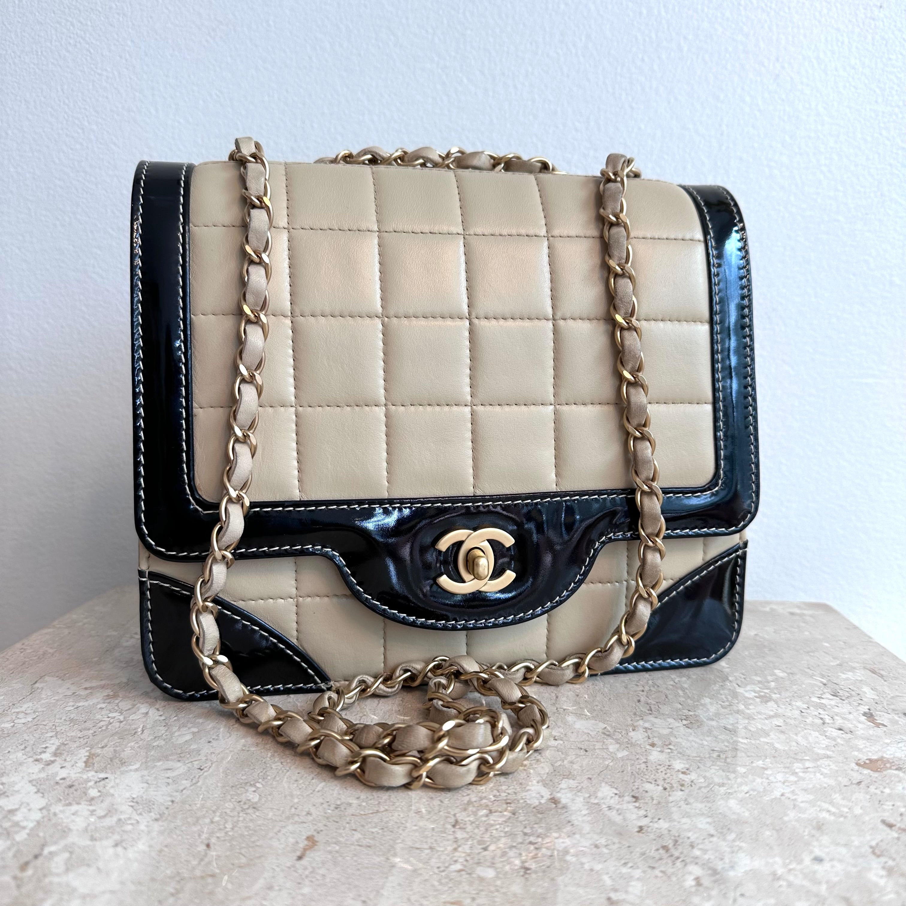 Pre-Owned CHANEL Beige Lambskin Patent Chocolate Bar Flap Bag